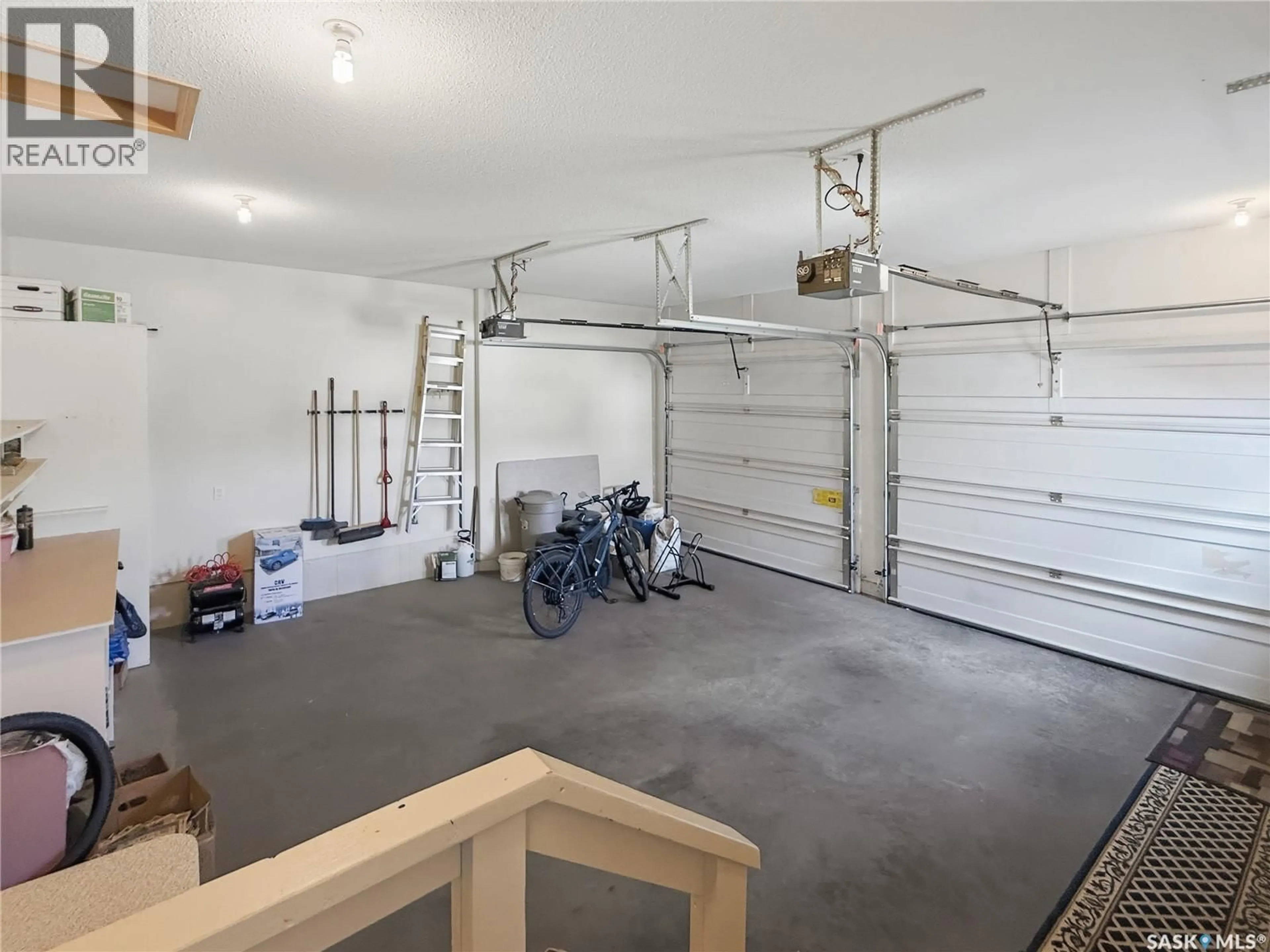 Indoor garage for W - 243 165 ROBERT STREET, Swift Current Saskatchewan S9H5E7