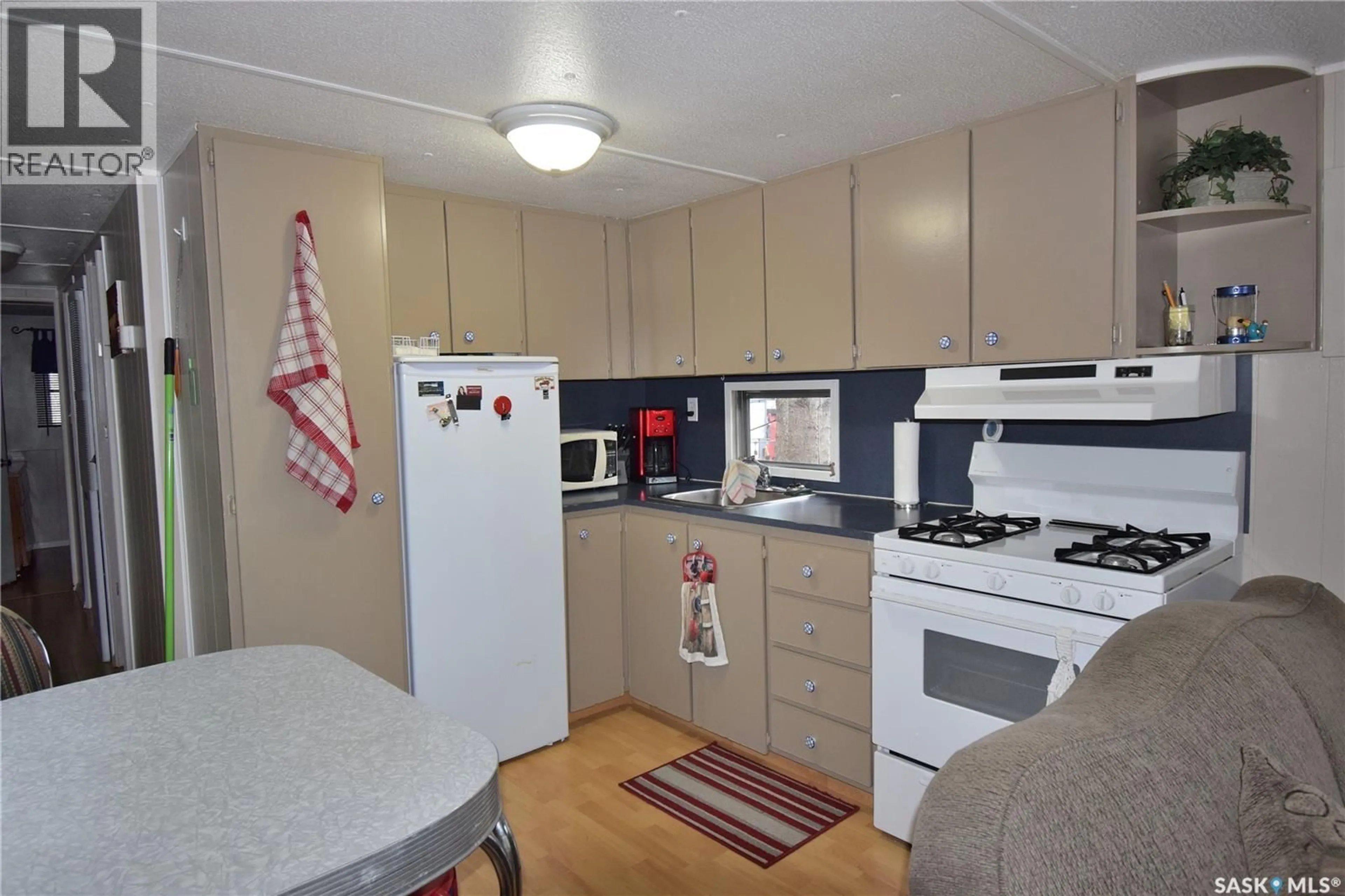 Standard kitchen, unknown for 106 DUSTY TRAIL, Emma Lake Saskatchewan S0J0N0