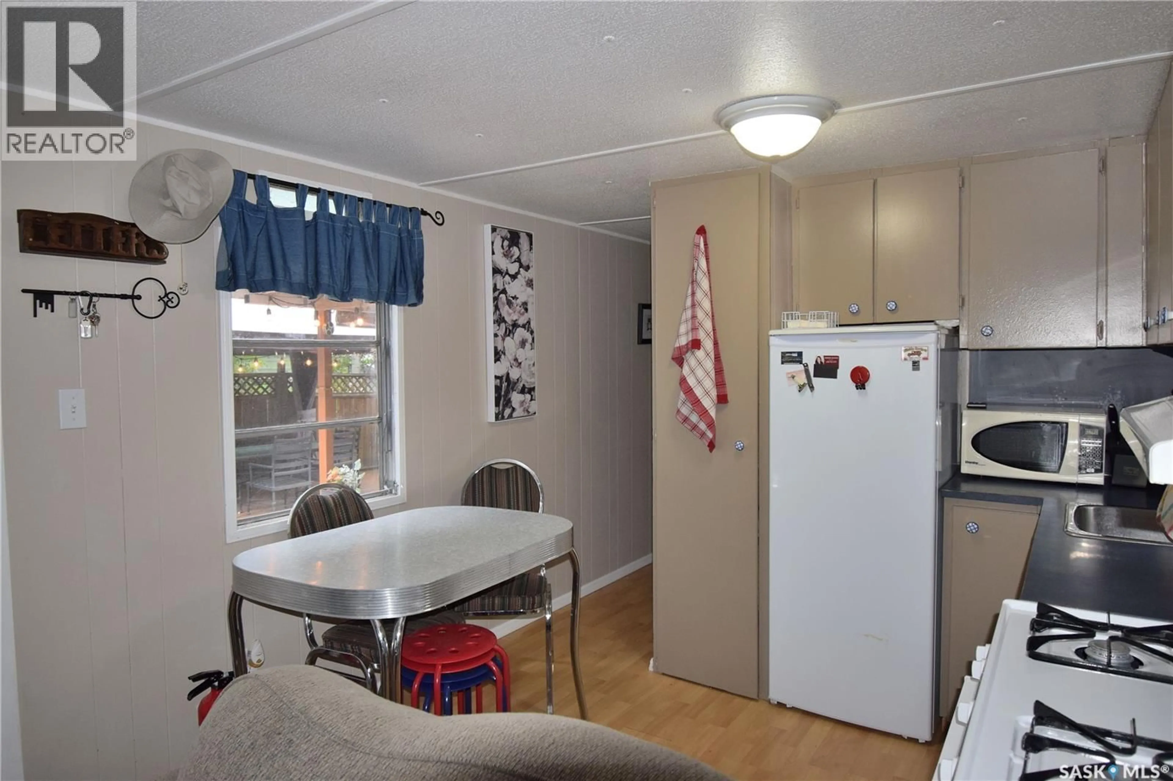 Standard kitchen, unknown for 106 DUSTY TRAIL, Emma Lake Saskatchewan S0J0N0