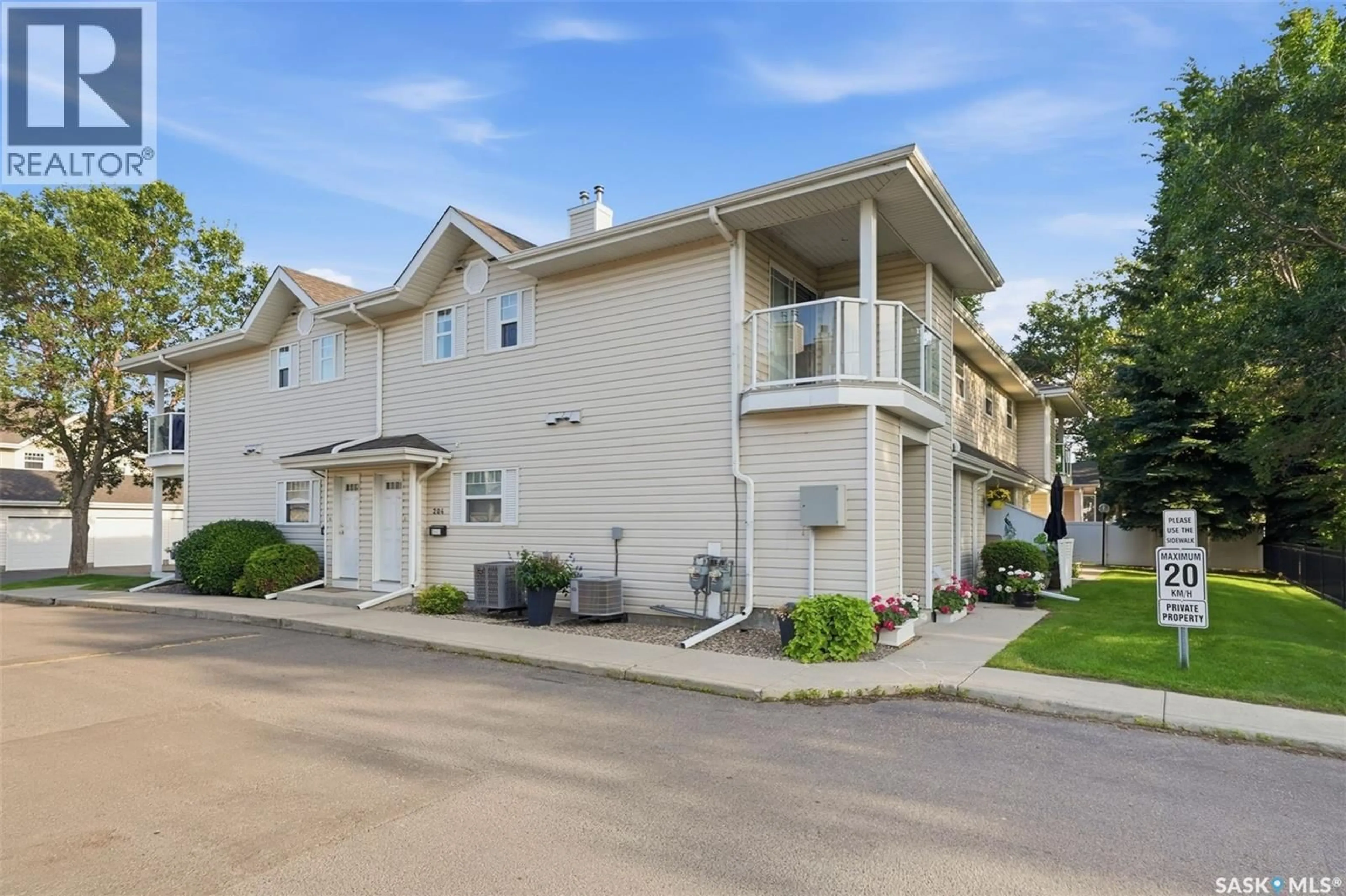 Patio, street for 105th W - 204D 141 STREET, Saskatoon Saskatchewan S7N1N3