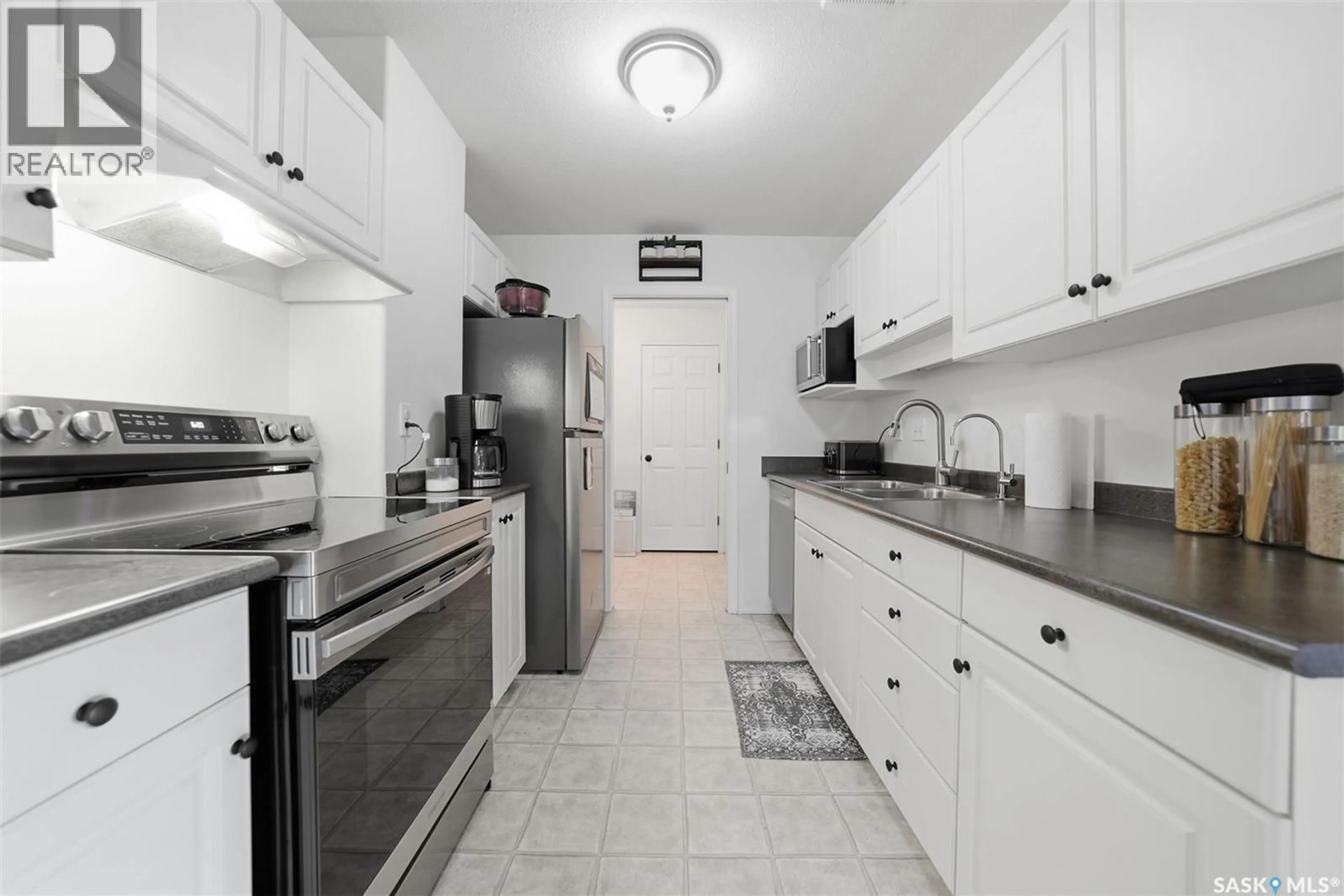 Standard kitchen, ceramic/tile floor for 105th W - 204D 141 STREET, Saskatoon Saskatchewan S7N1N3