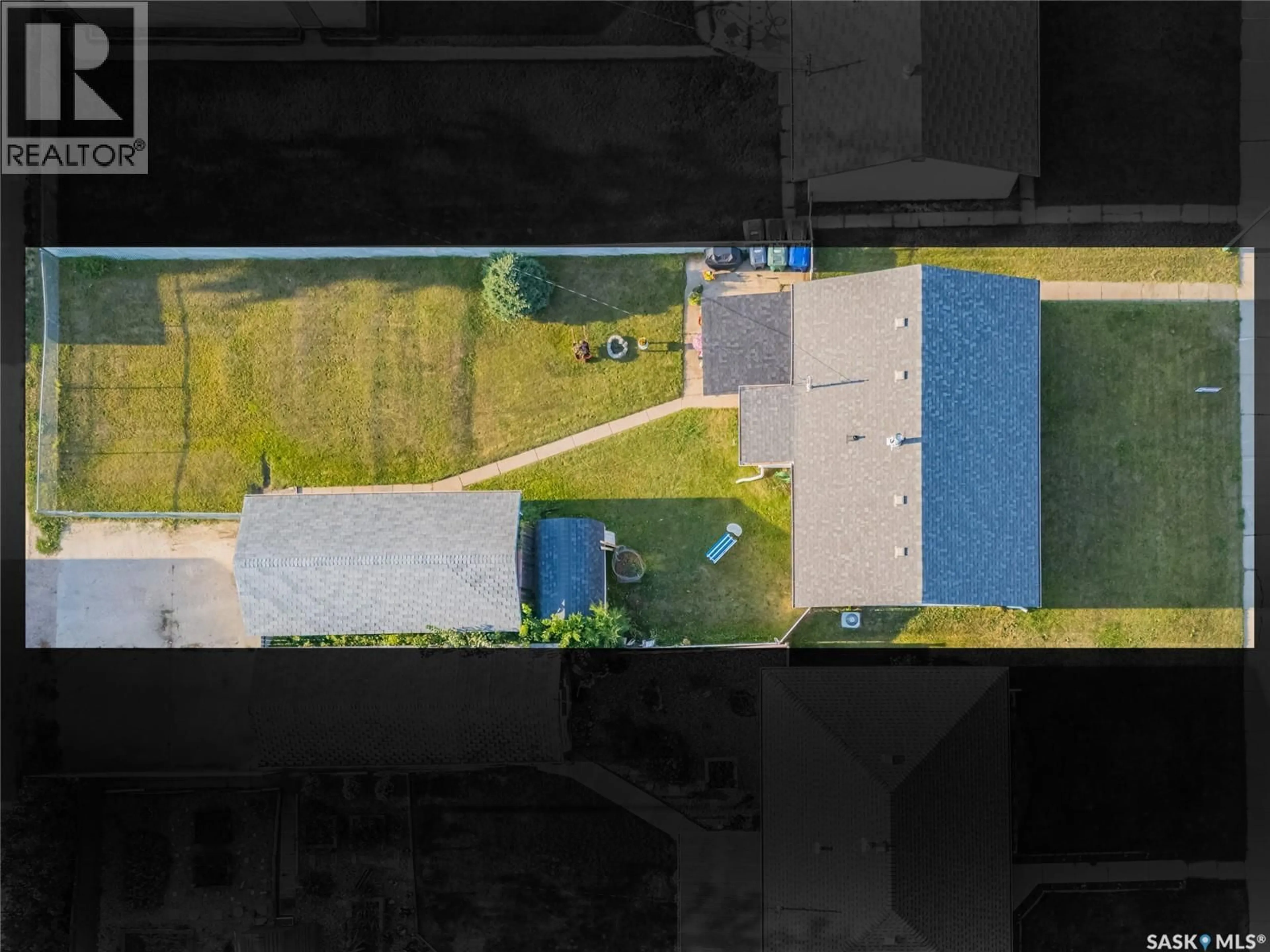 A pic from outside/outdoor area/front of a property/back of a property/a pic from drone, street for 229 U AVENUE, Saskatoon Saskatchewan S7L3C4