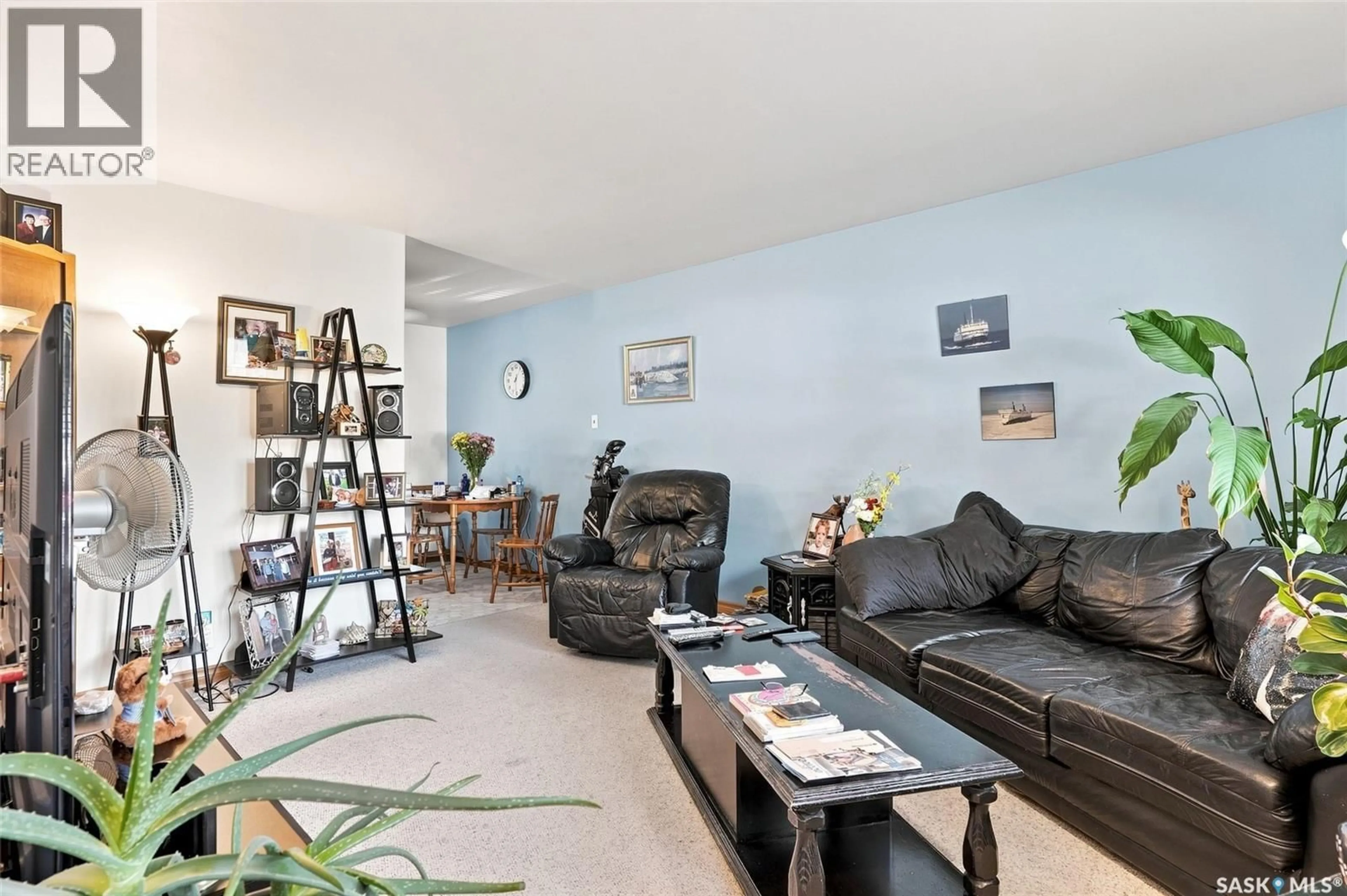 Living room with furniture, unknown for 229 U AVENUE, Saskatoon Saskatchewan S7L3C4