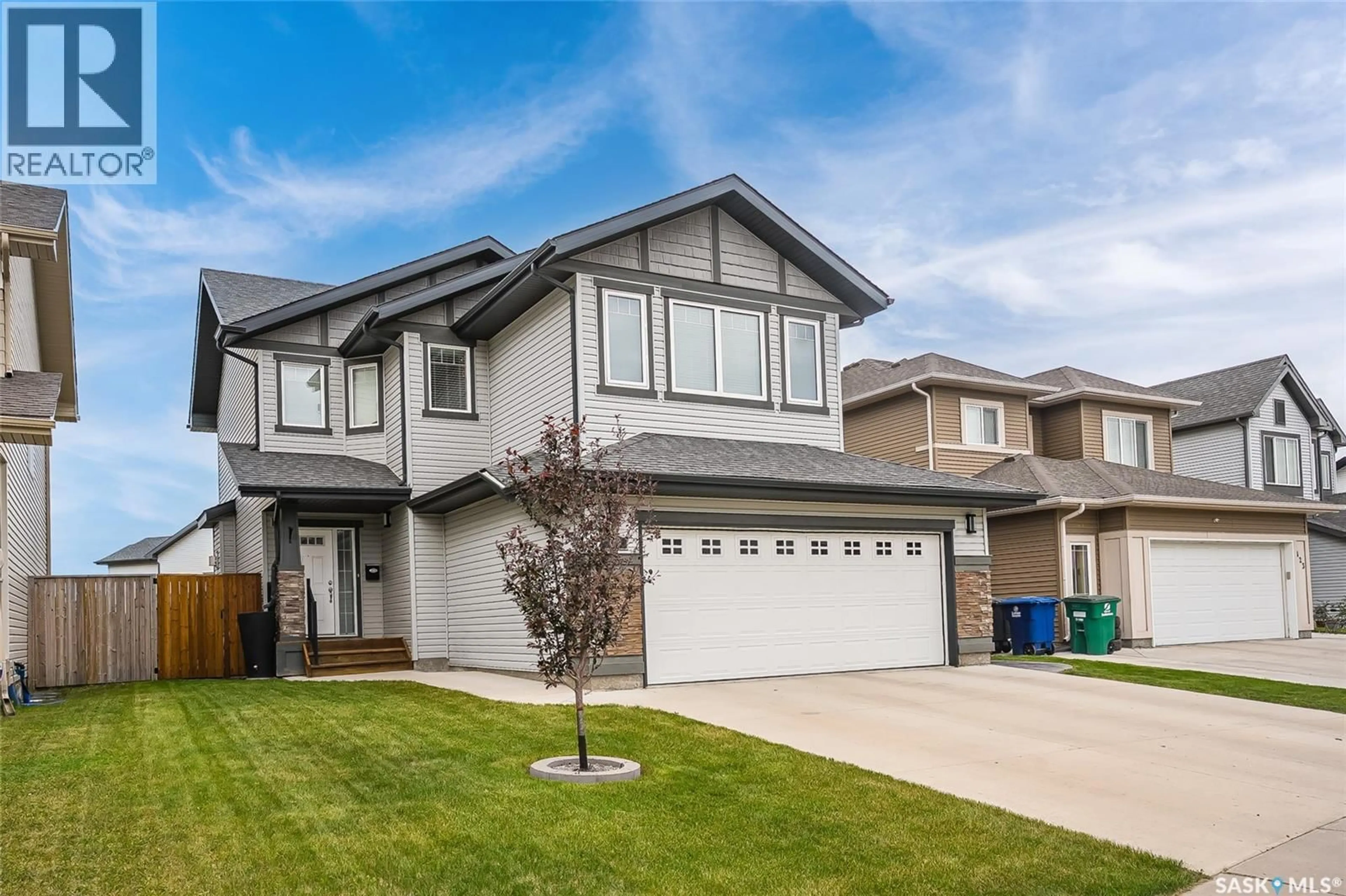 Home with vinyl exterior material, street for 419 KENSINGTON BOULEVARD, Saskatoon Saskatchewan S7L6N7