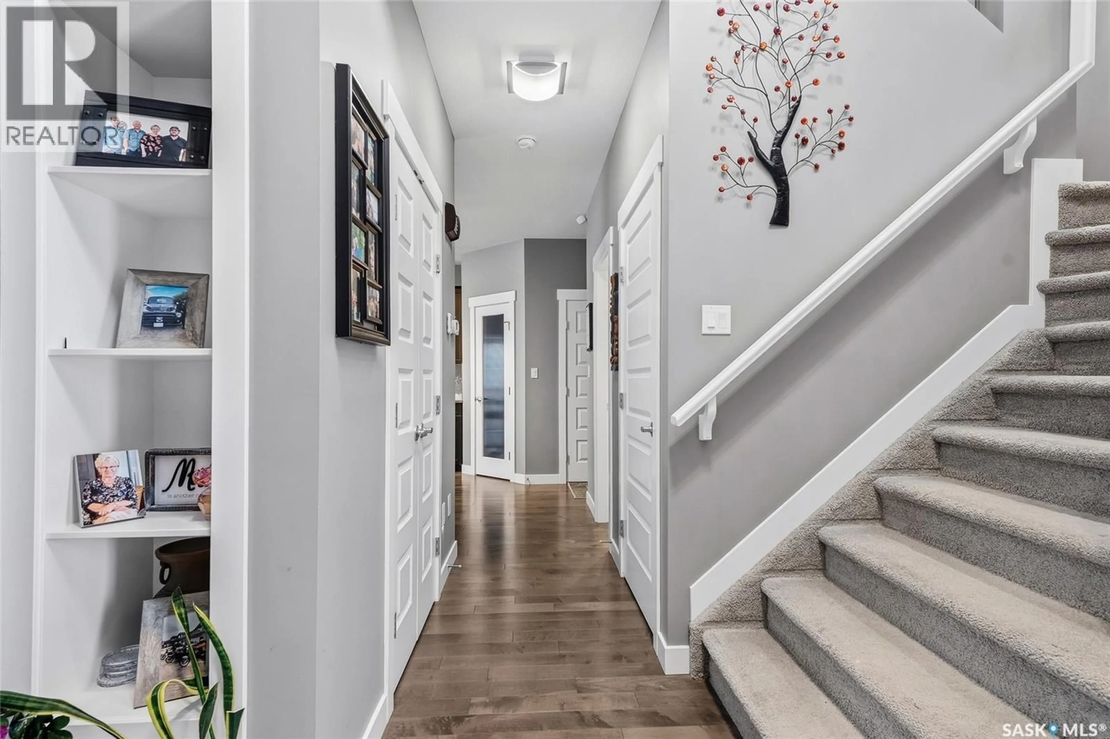 Indoor entryway for 419 KENSINGTON BOULEVARD, Saskatoon Saskatchewan S7L6N7