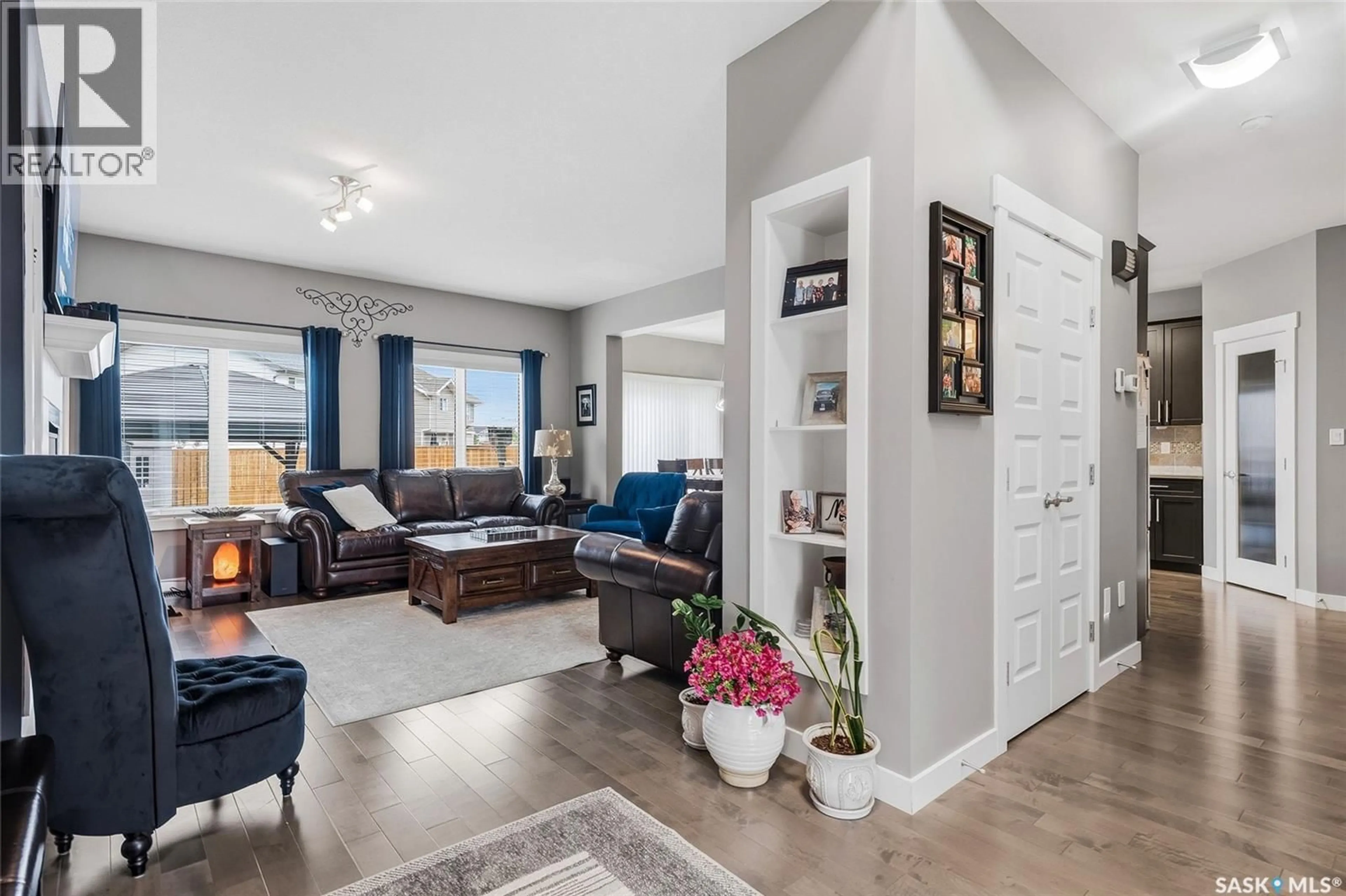 Living room with furniture, unknown for 419 KENSINGTON BOULEVARD, Saskatoon Saskatchewan S7L6N7