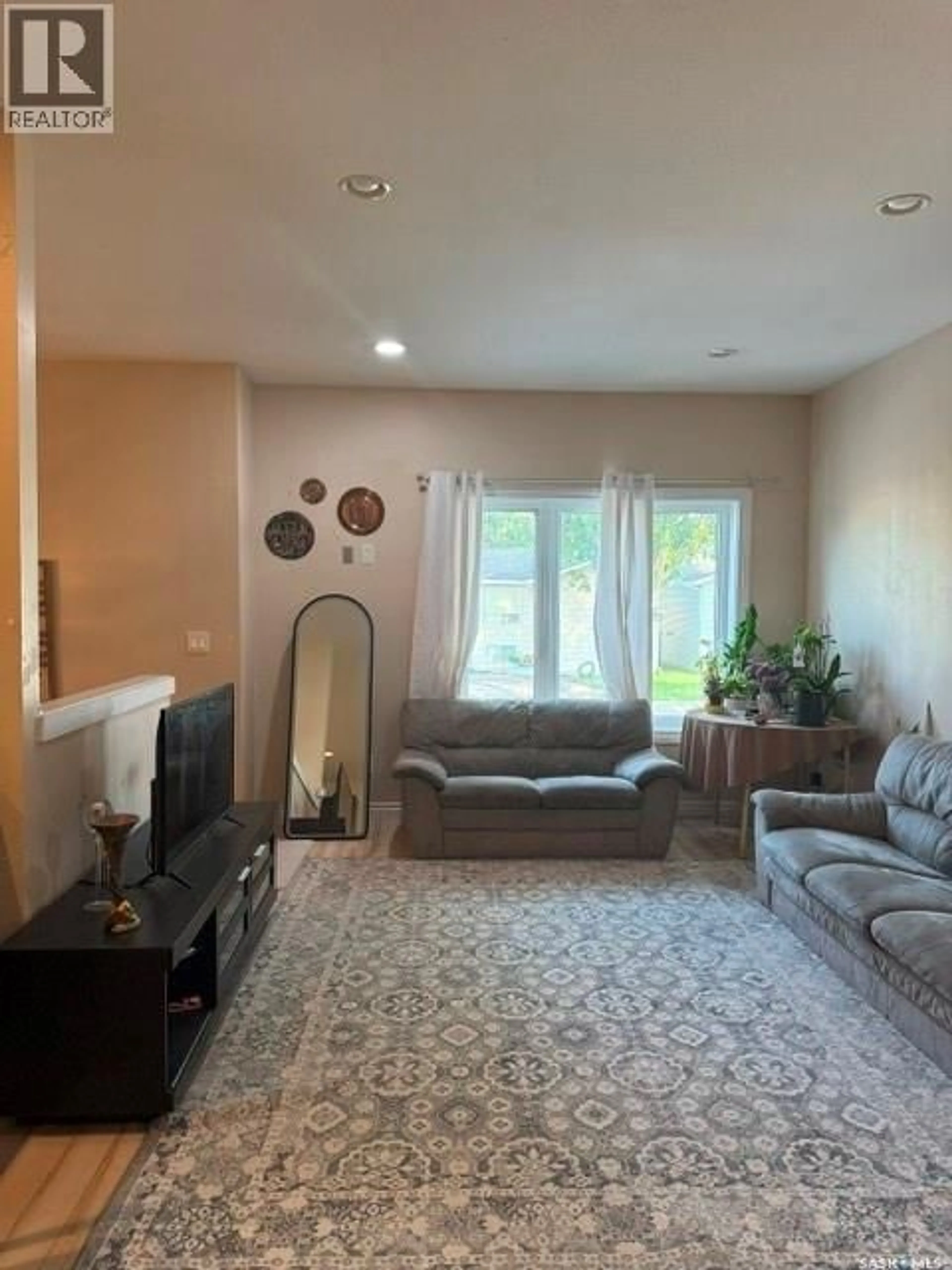 Living room with furniture, unknown for 229 S AVENUE N, Saskatoon Saskatchewan S7L2Z7