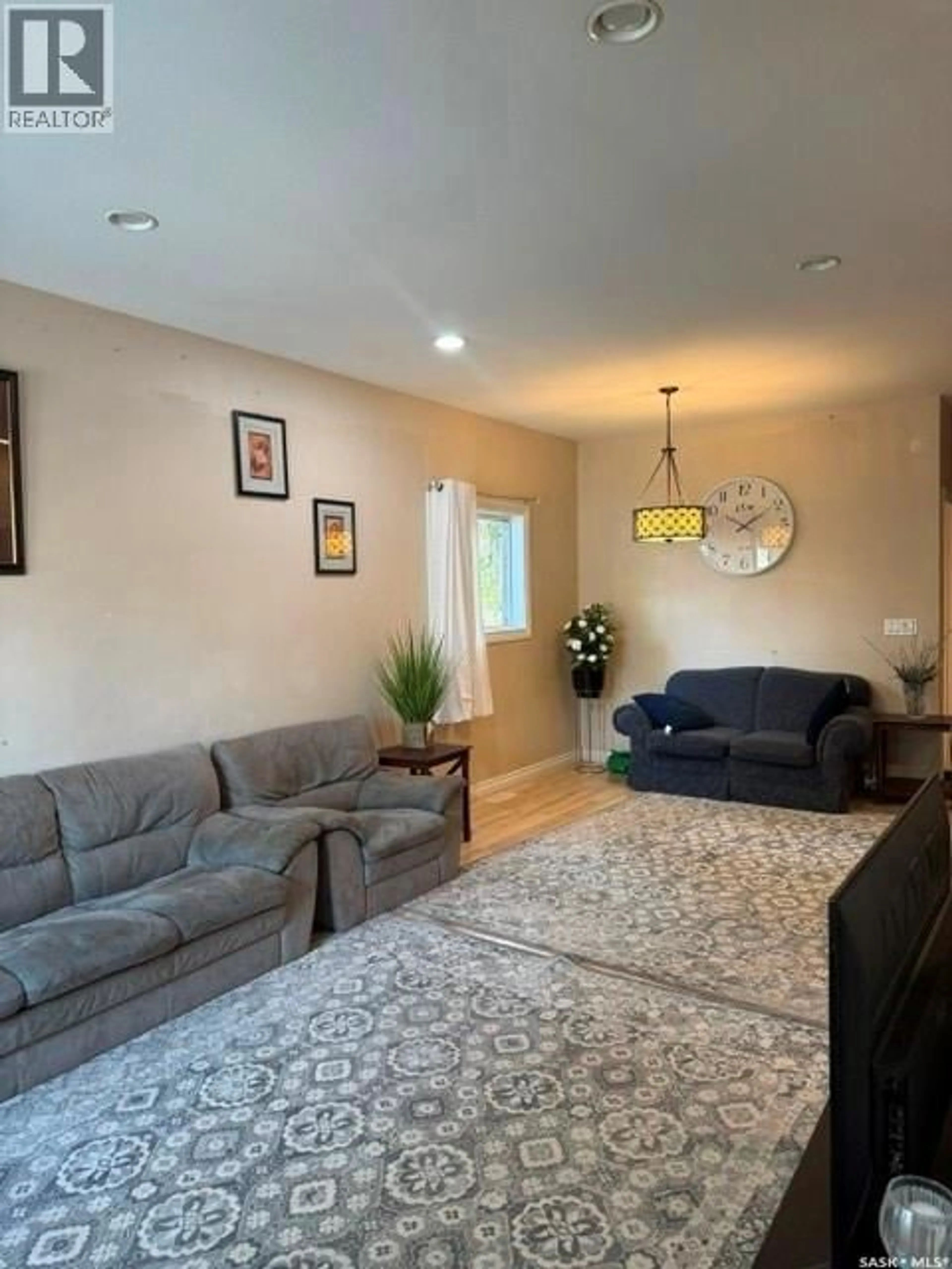Living room with furniture, unknown for 229 S AVENUE N, Saskatoon Saskatchewan S7L2Z7