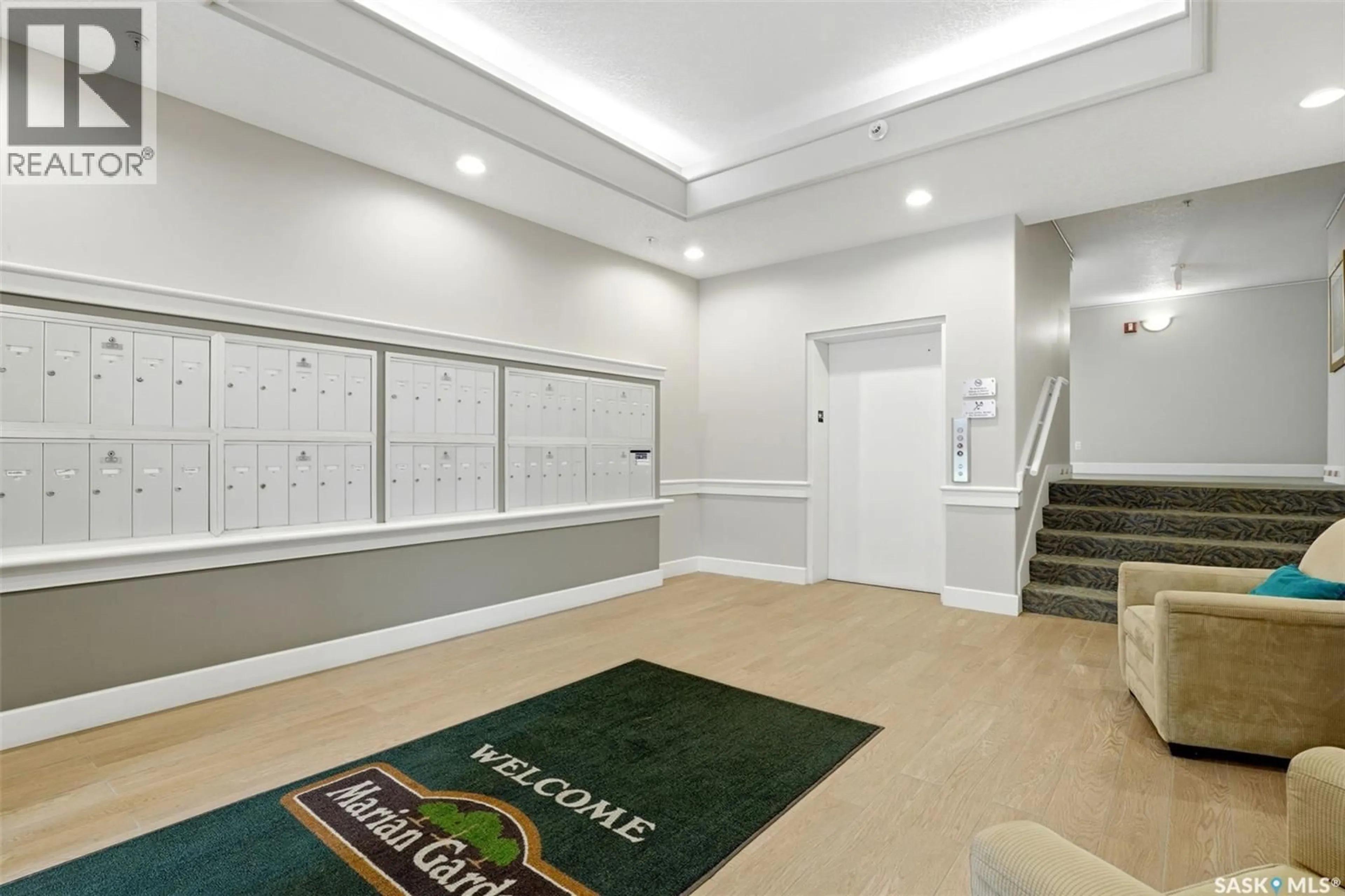 Indoor foyer for 210 - 2550 25TH AVENUE, Regina Saskatchewan S4S4E6