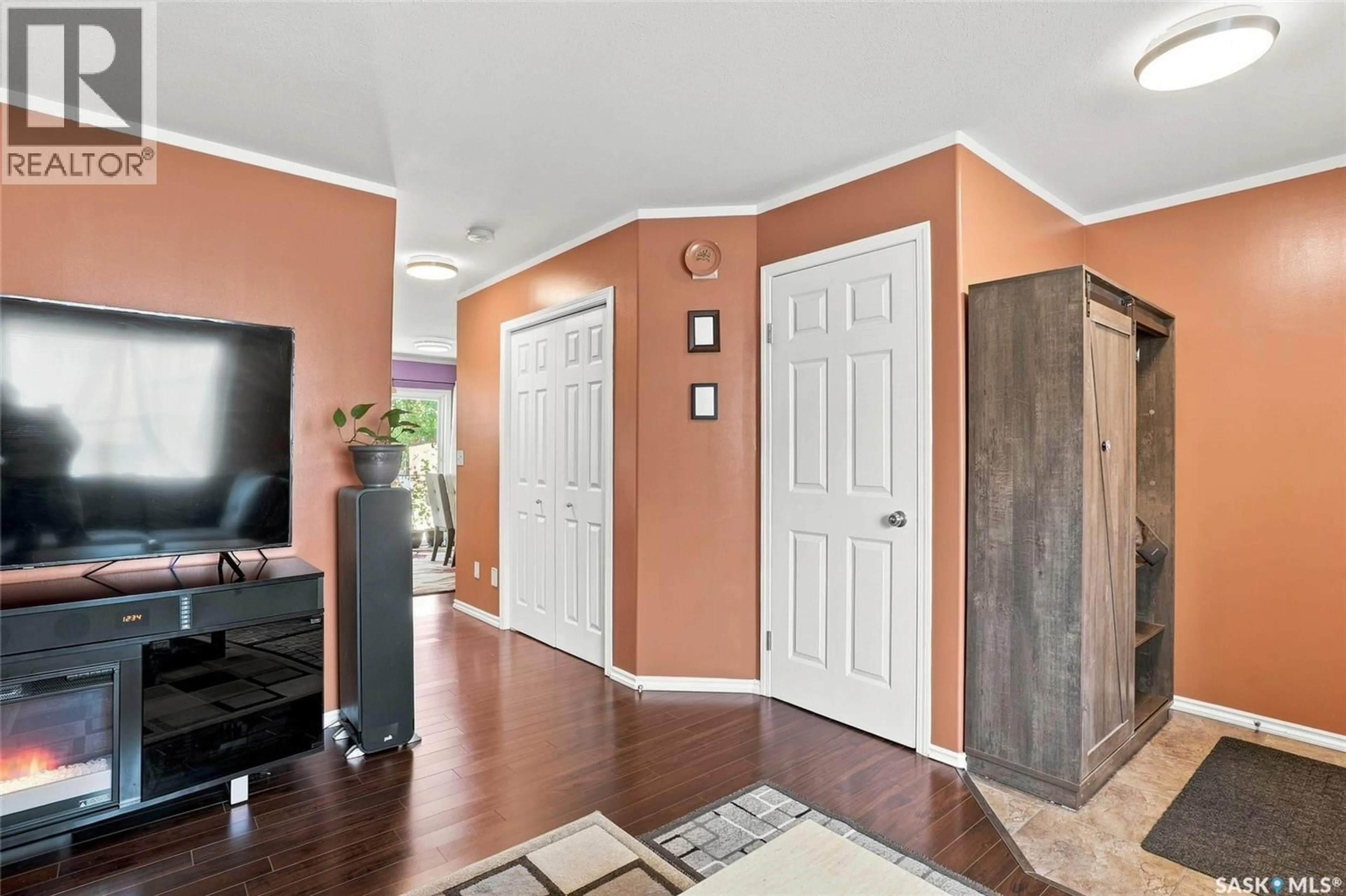 Indoor entryway for 102 - 30 PAWLYCHENKO LANE, Saskatoon Saskatchewan S7V1G9