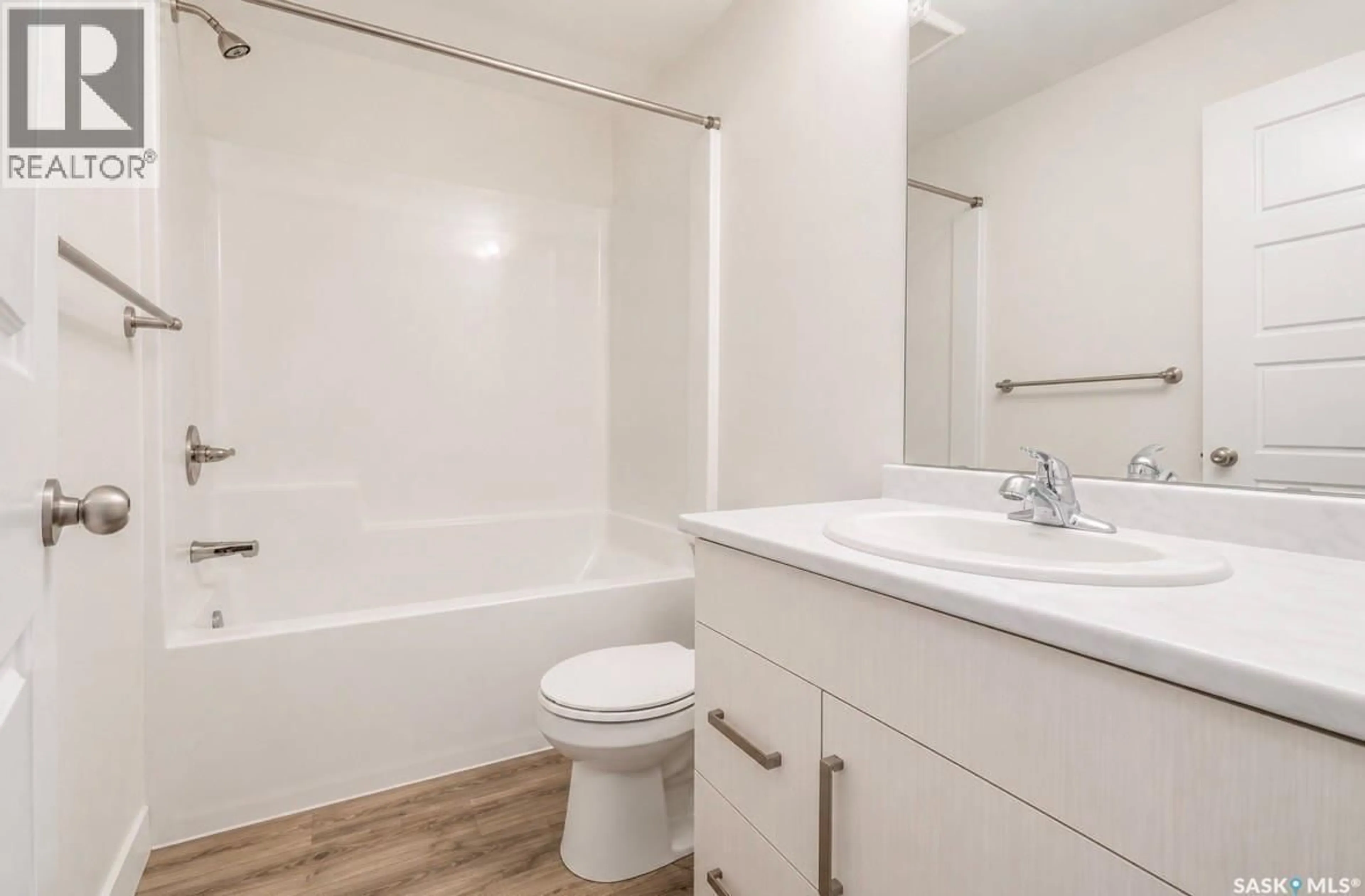 Standard bathroom, unknown for 2464 FRANCIS STREET, Regina Saskatchewan S4N2P9