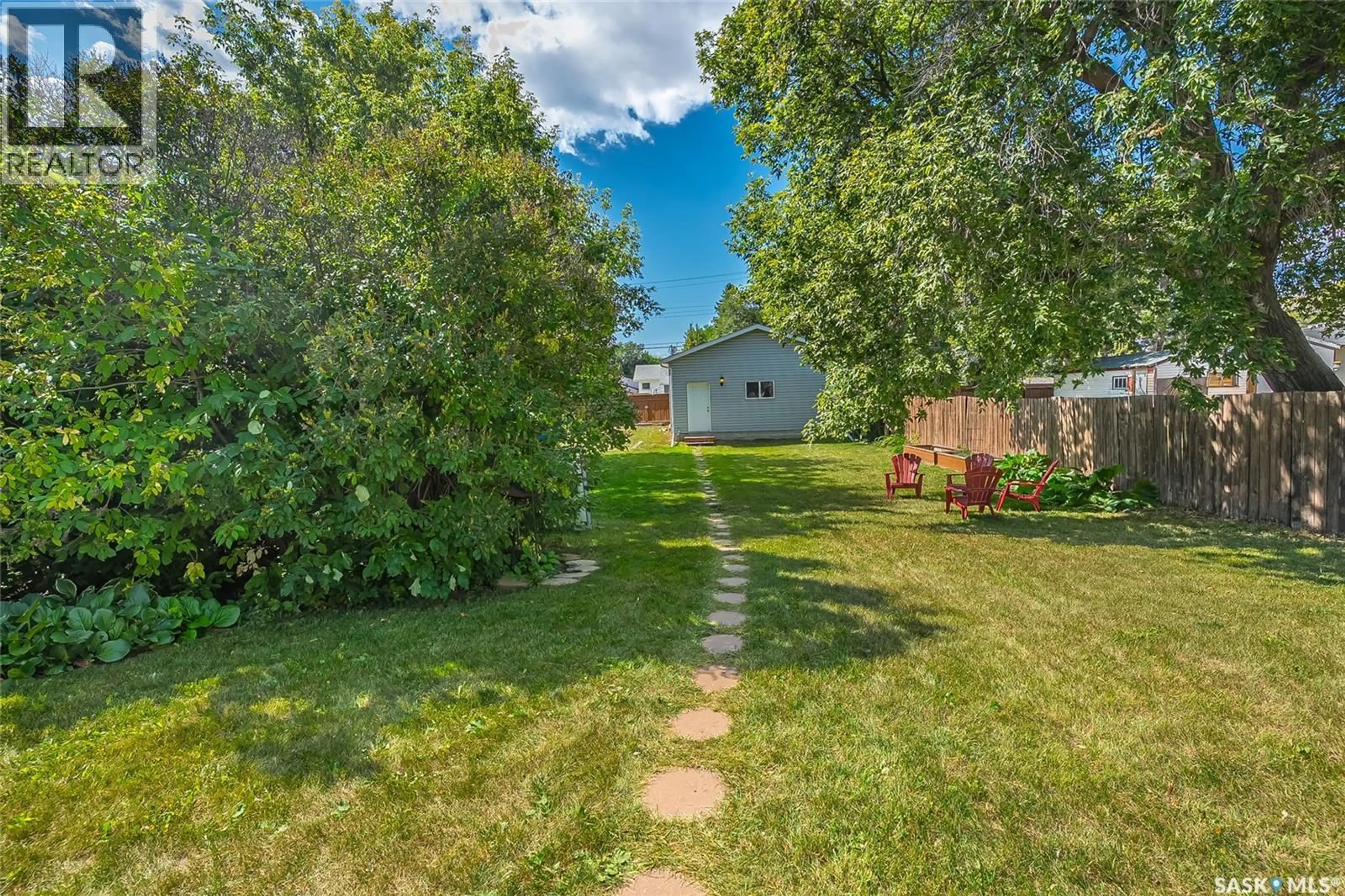 Patio, street for 503 P AVENUE, Saskatoon Saskatchewan S7L2W1