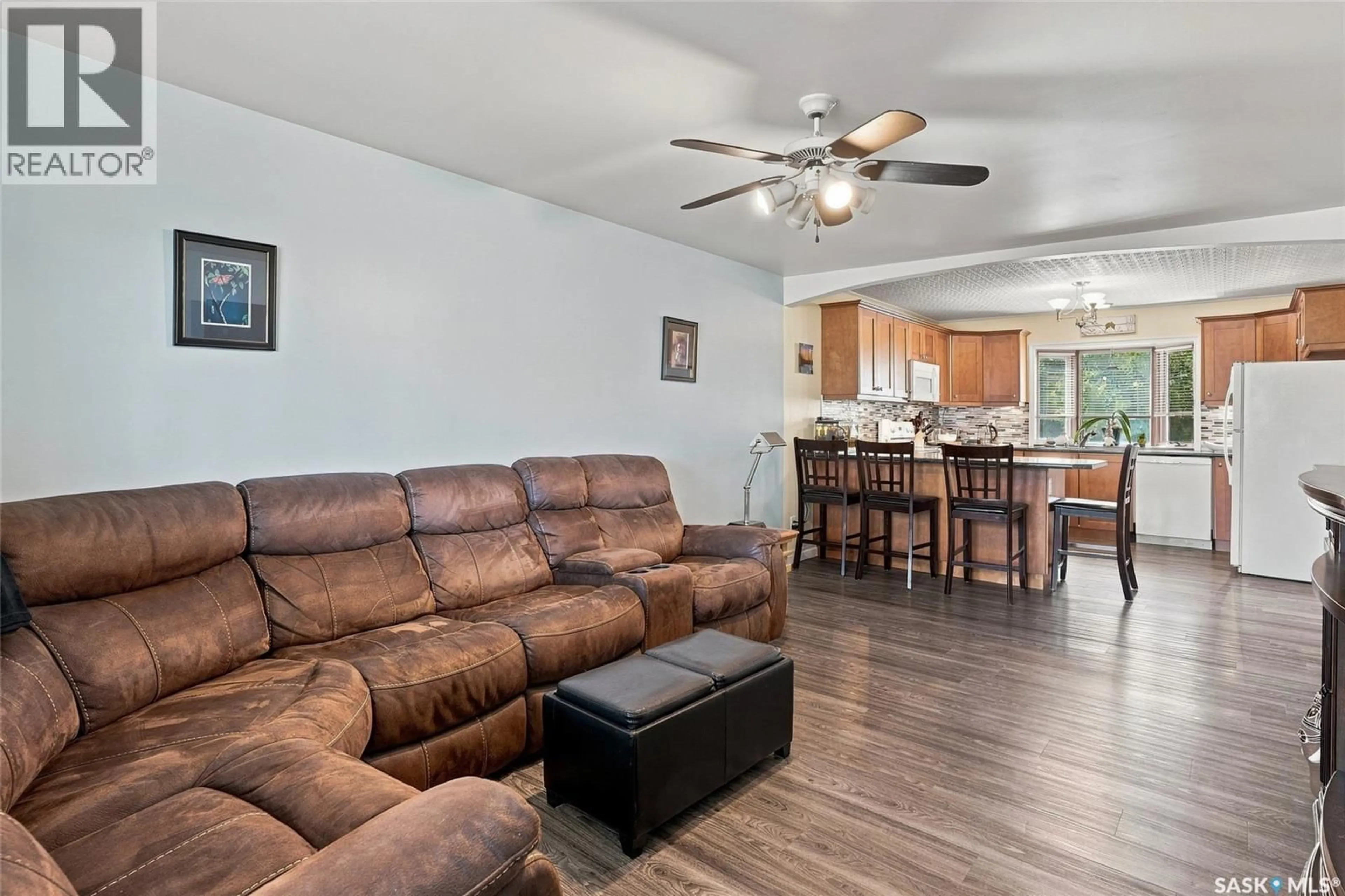 Living room with furniture, unknown for 503 P AVENUE, Saskatoon Saskatchewan S7L2W1