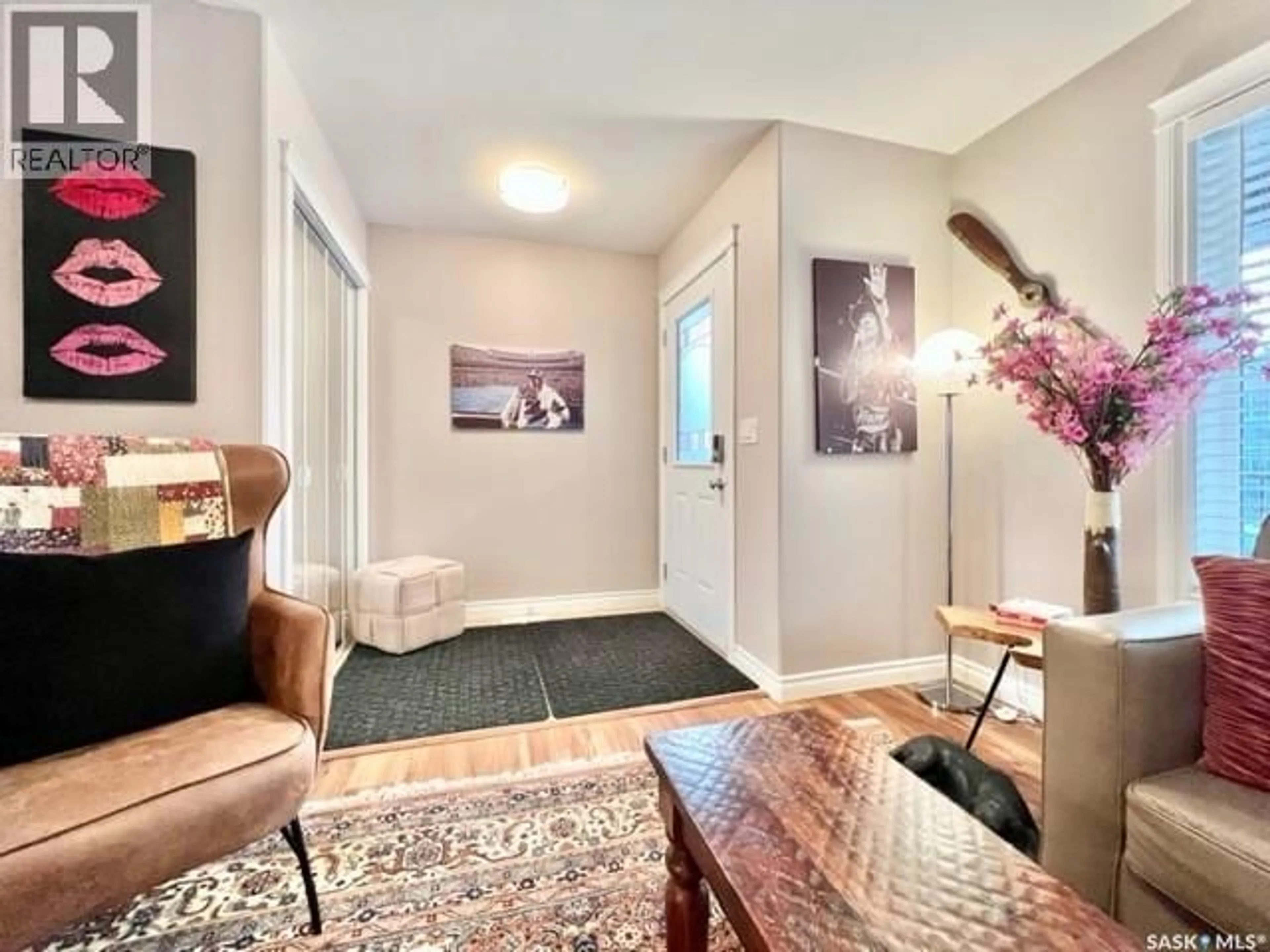 Indoor entryway for 1516 EDWARD AVENUE, Saskatoon Saskatchewan S7K3B6