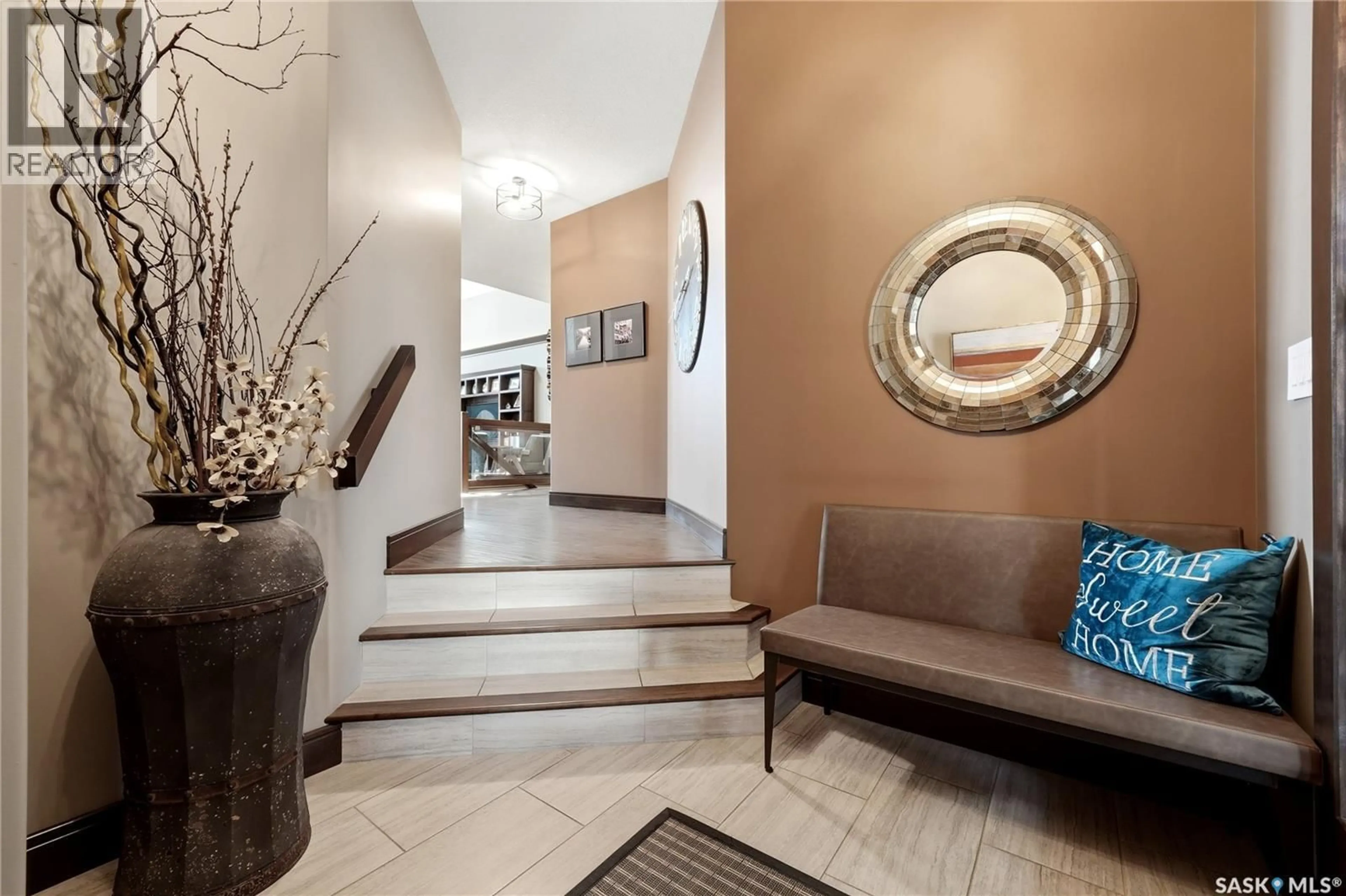 Indoor foyer for 3902 GOLDFINCH WAY, Regina Saskatchewan S4V1S3