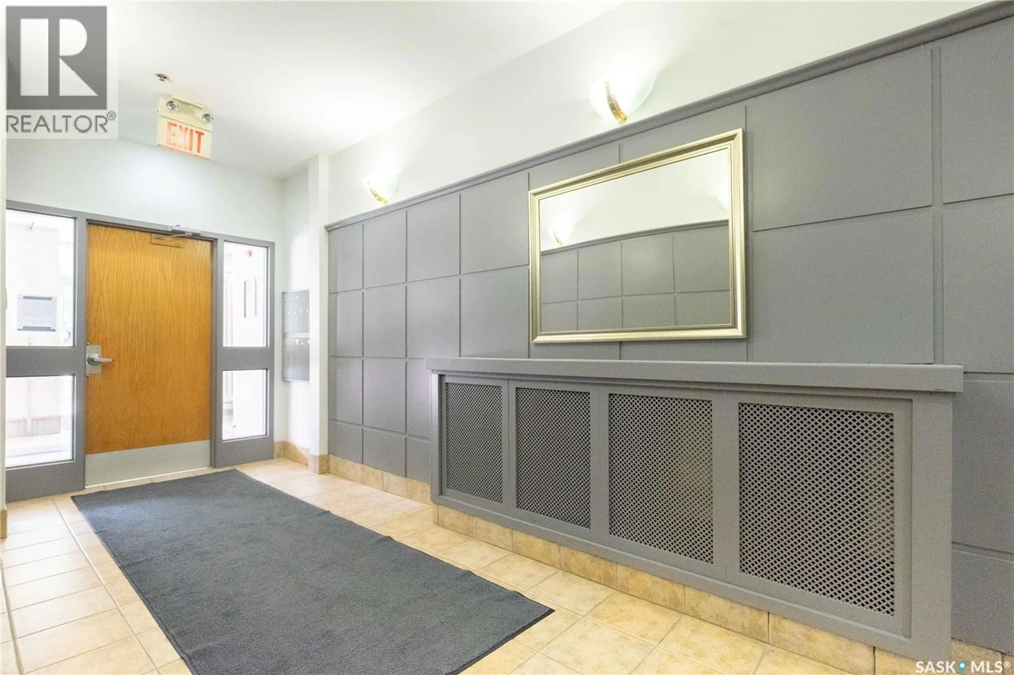Indoor foyer for 403 - 1839 SCARTH STREET, Regina Saskatchewan S4P2G9