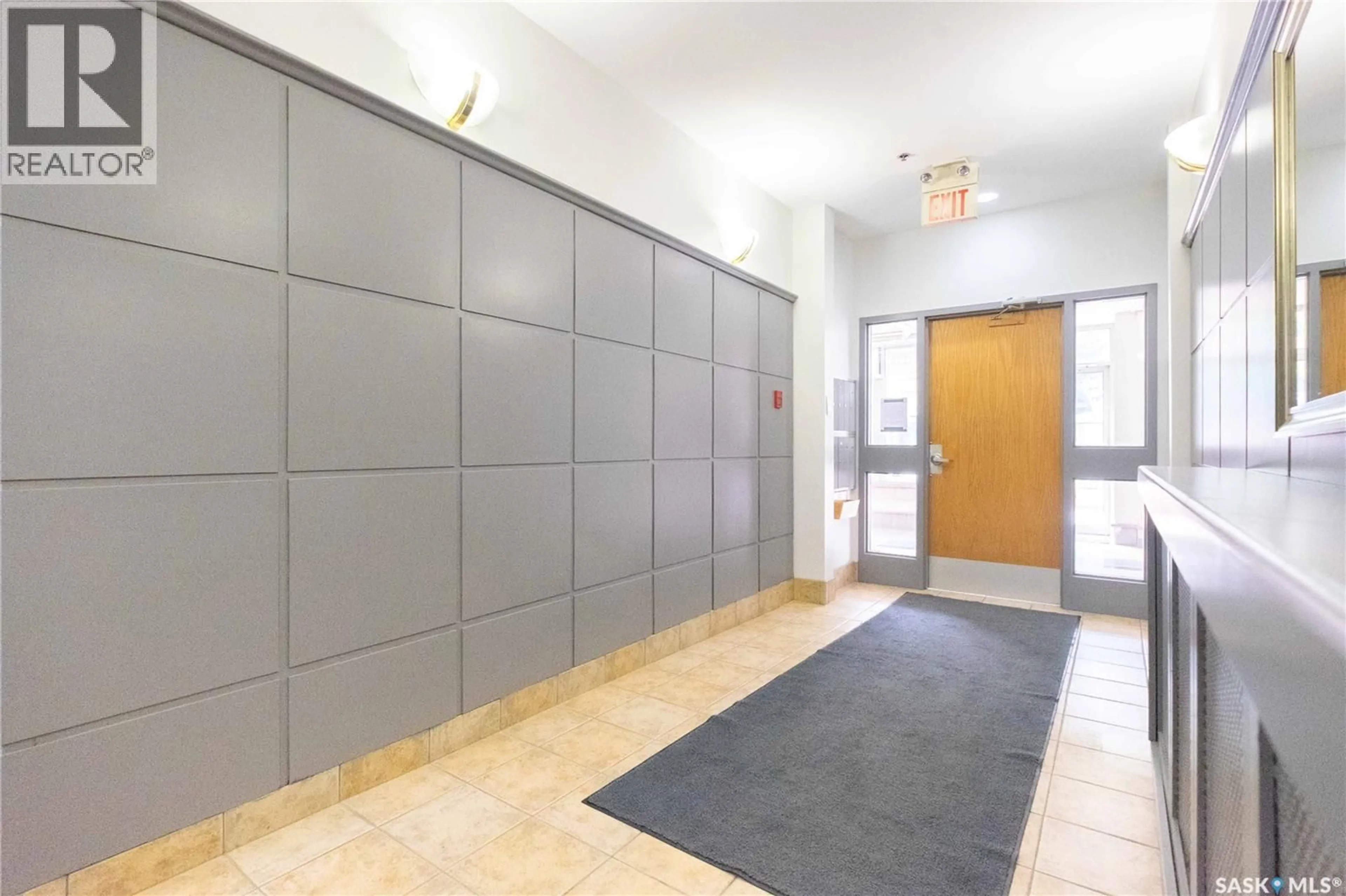 Indoor foyer for 403 - 1839 SCARTH STREET, Regina Saskatchewan S4P2G9