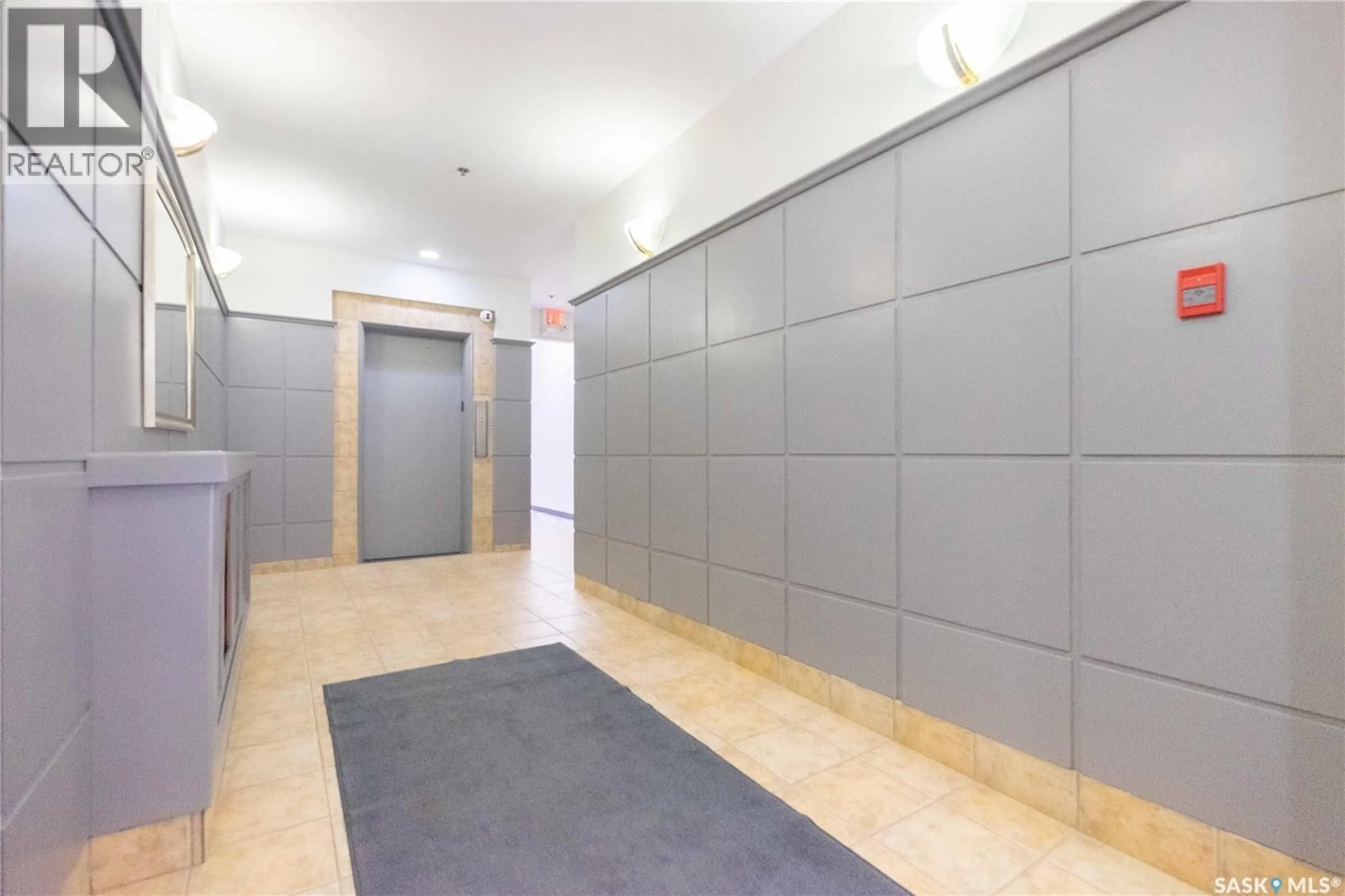 Indoor foyer for 403 - 1839 SCARTH STREET, Regina Saskatchewan S4P2G9