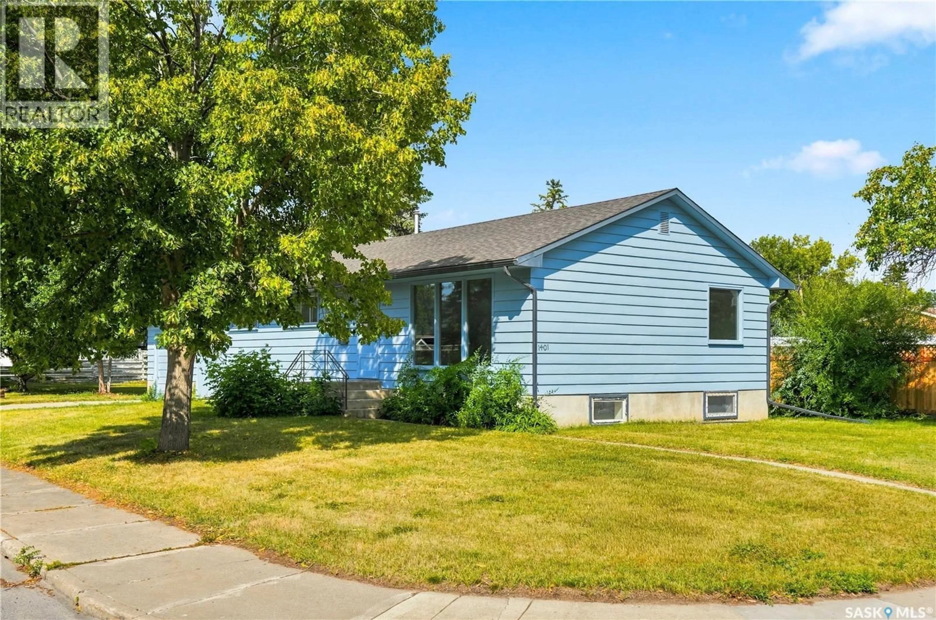 Home with vinyl exterior material, street for 1401 10TH STREET, Saskatoon Saskatchewan S7H0J4