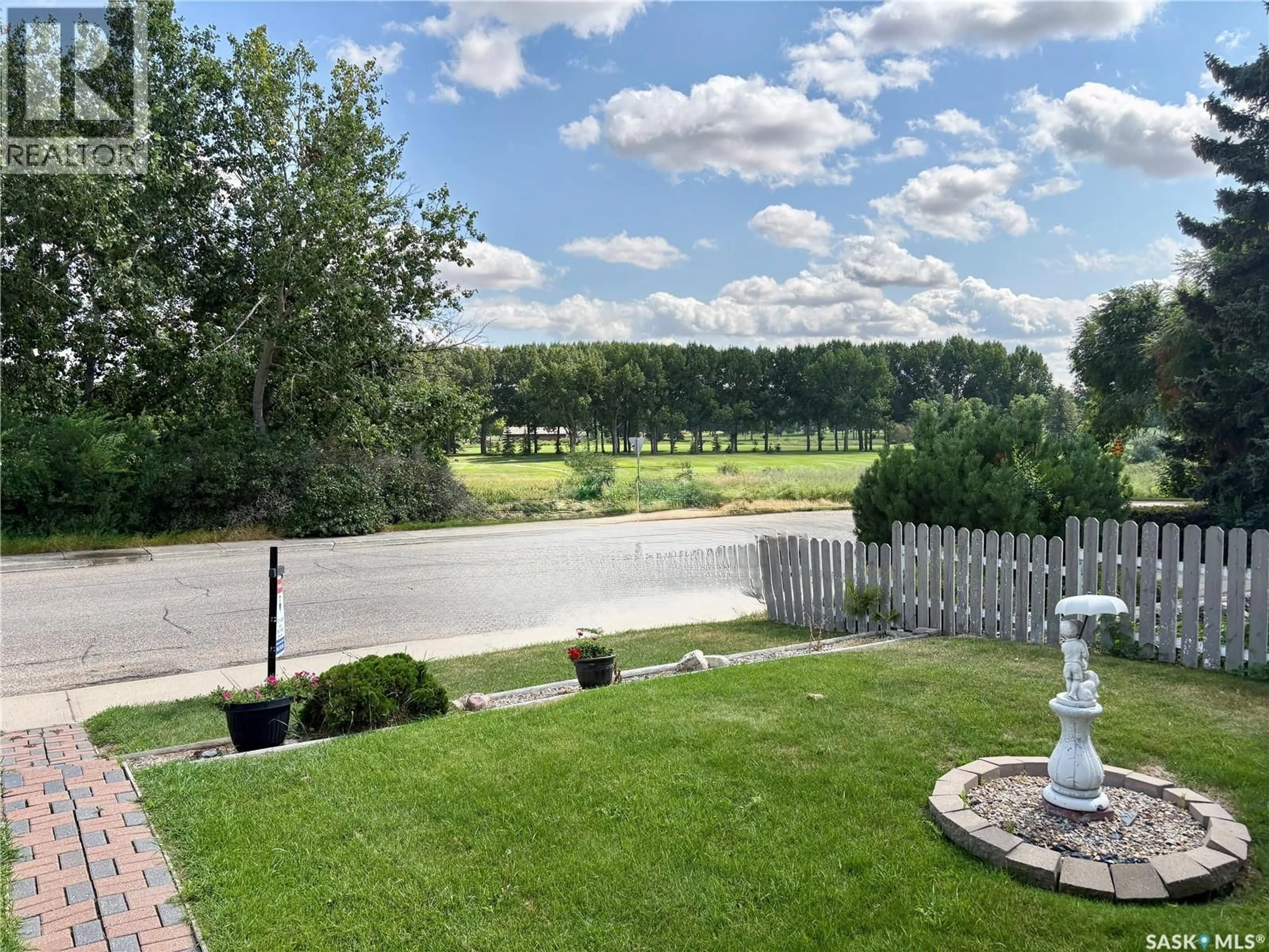 A pic from outside/outdoor area/front of a property/back of a property/a pic from drone, water/lake/river/ocean view for 480 8TH AVENUE, Swift Current Saskatchewan S9H3Y7