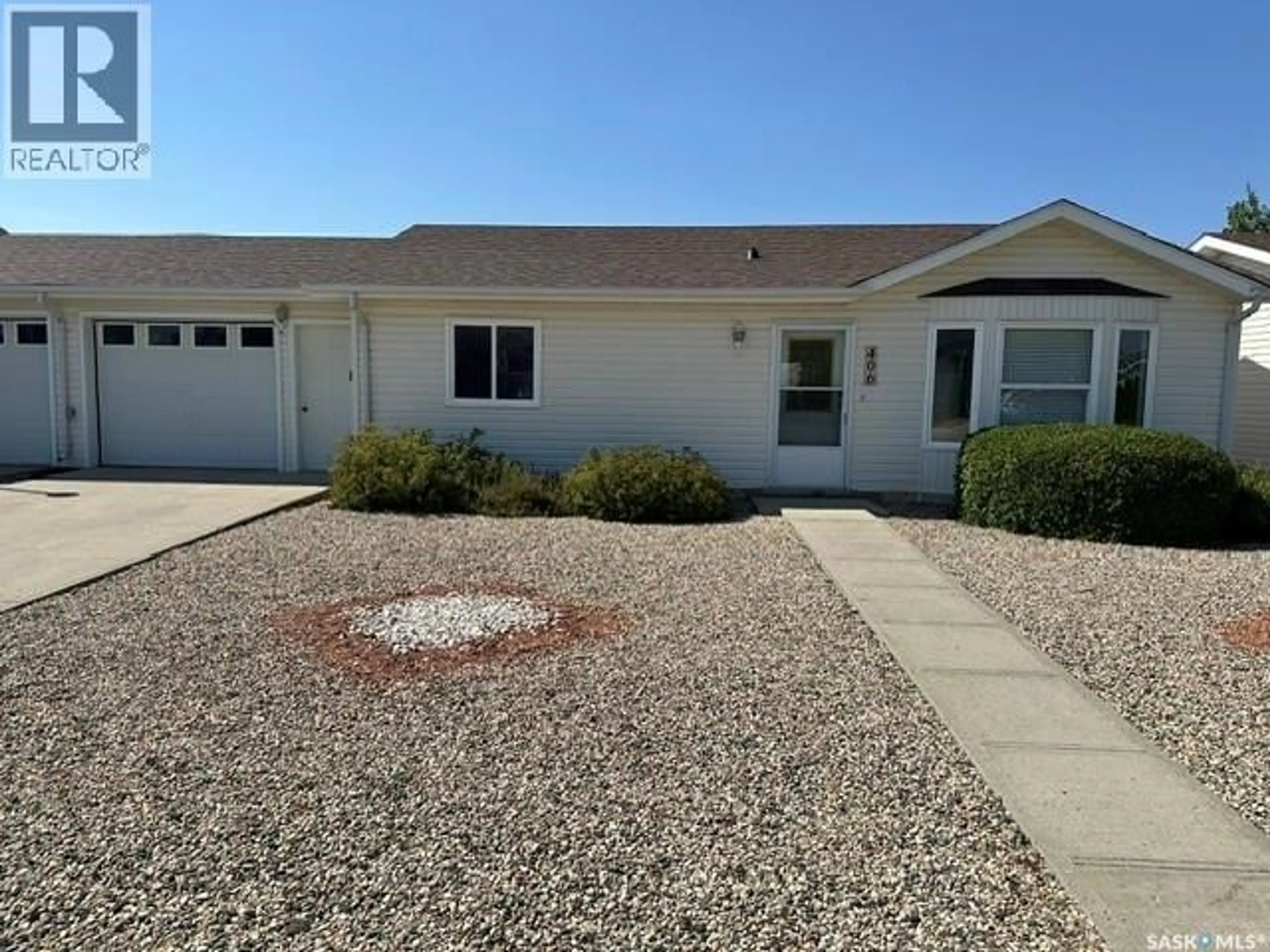 Home with vinyl exterior material, street for 406 8TH AVENUE, Kipling Saskatchewan S0G0S0