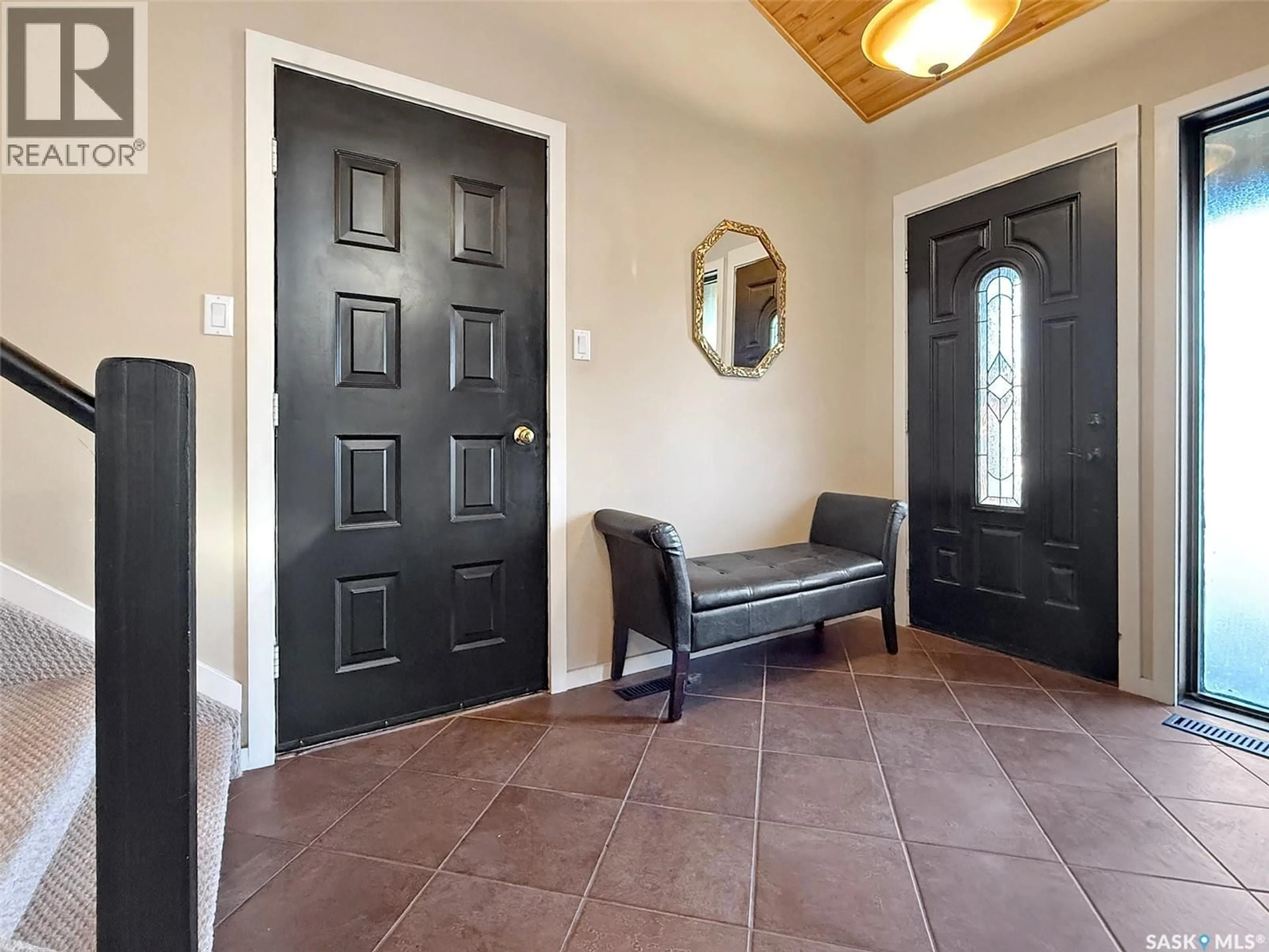 Indoor entryway for 442 WALSH TRAIL, Swift Current Saskatchewan S9H4T8