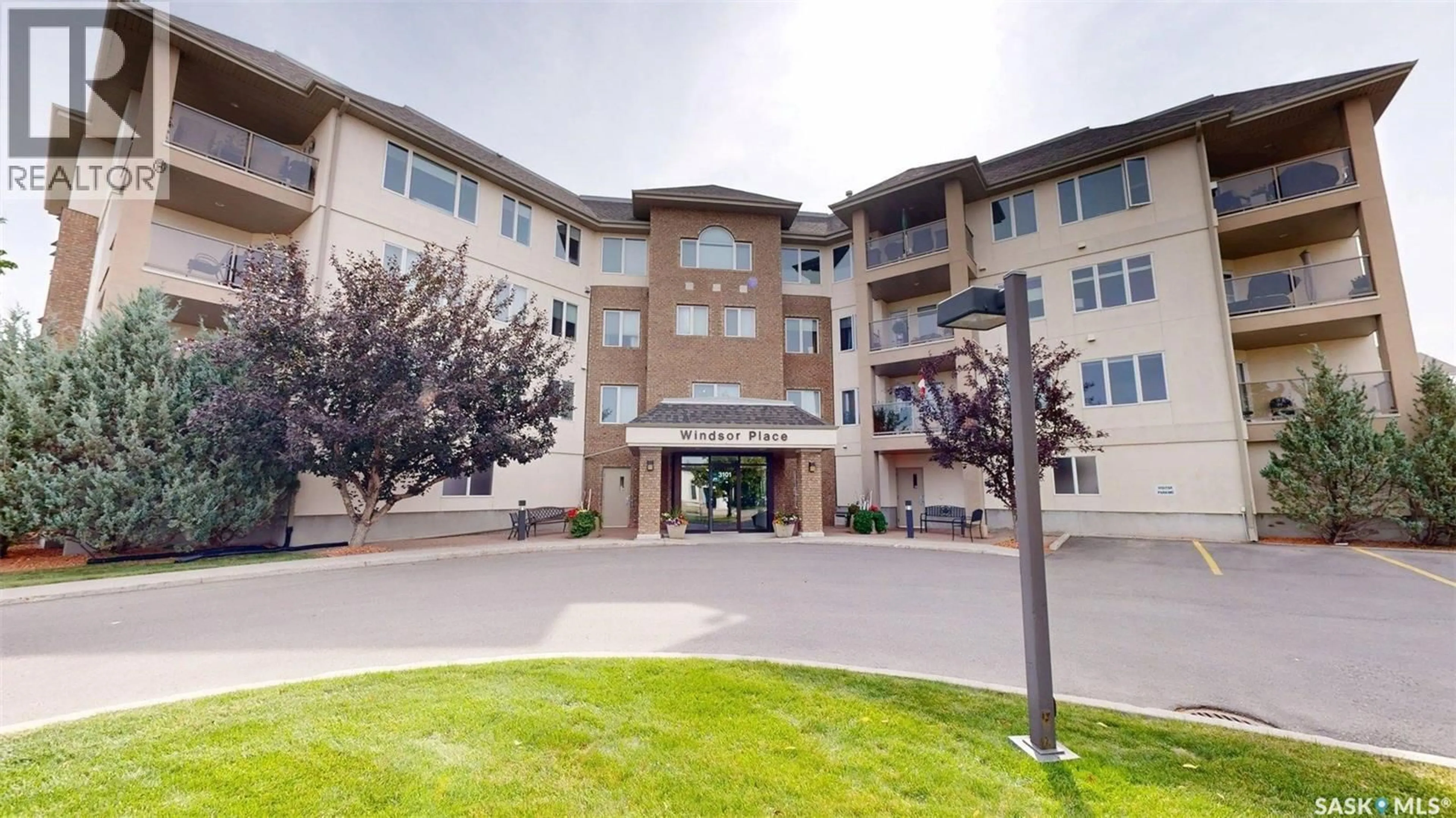 Indoor foyer for 305 - 3101 RENFREW CRESCENT, Regina Saskatchewan S4V3B6