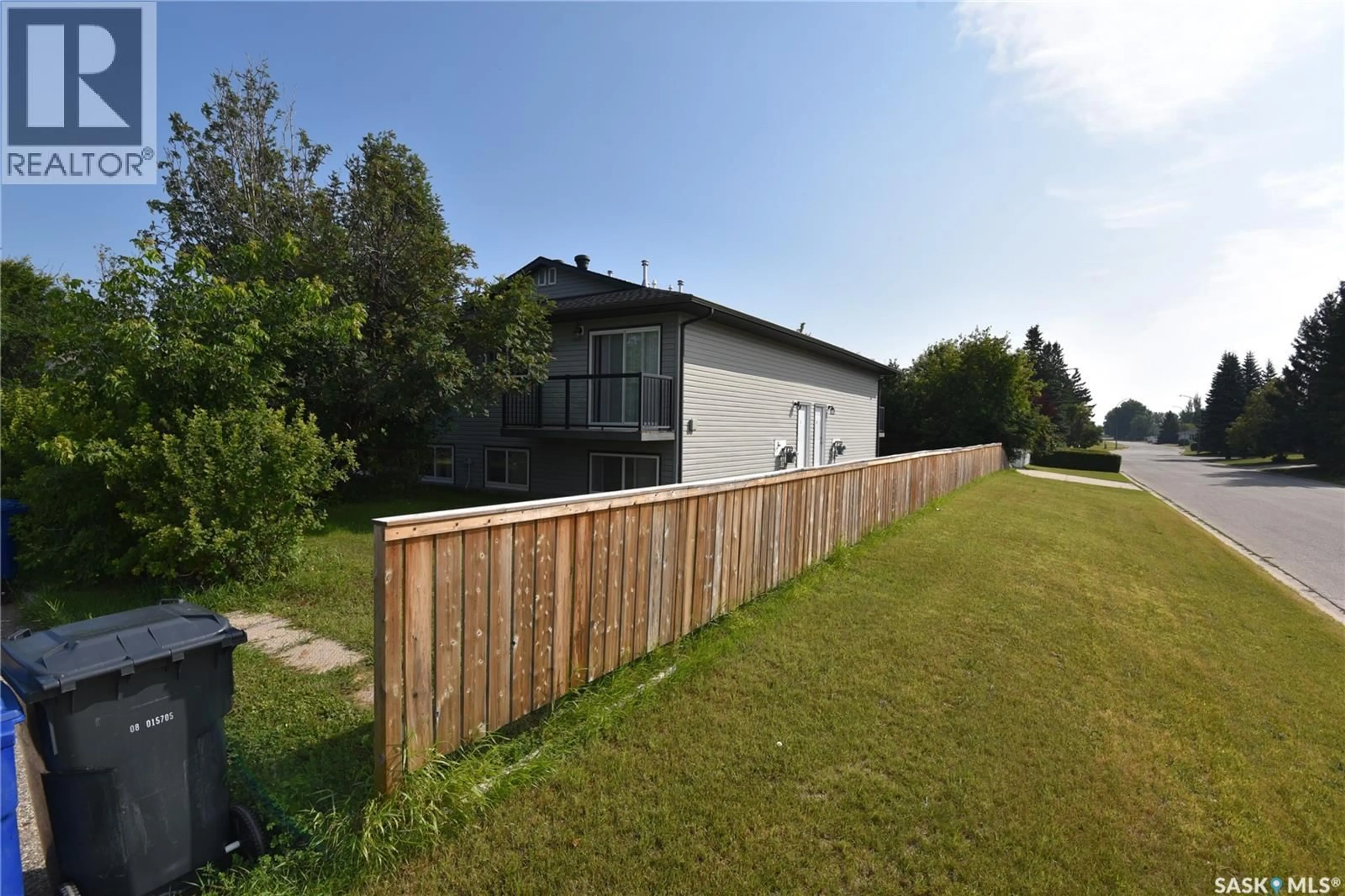 A pic from outside/outdoor area/front of a property/back of a property/a pic from drone, building for 307 6TH STREET, Nipawin Saskatchewan S0E1E0