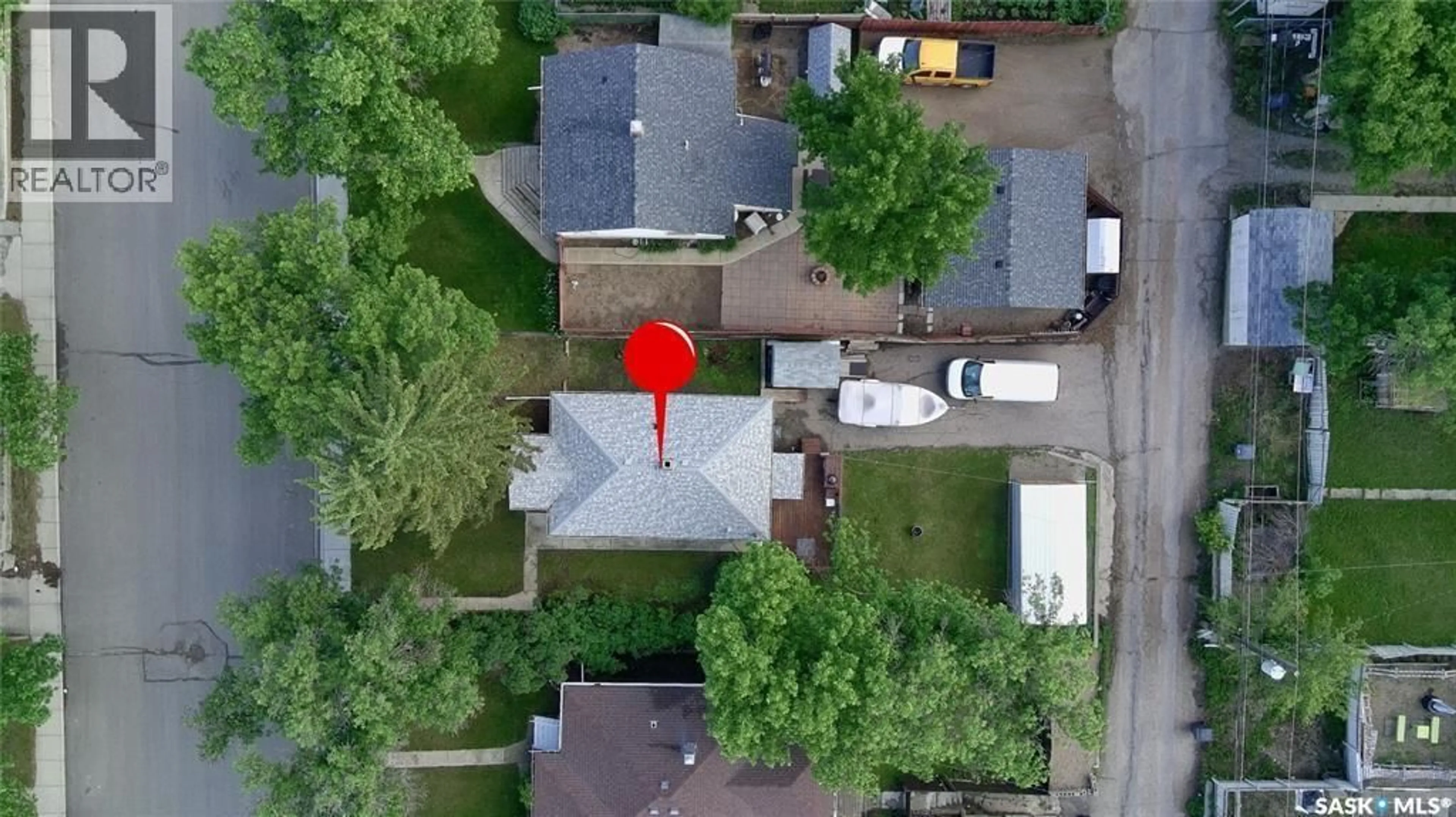 A pic from outside/outdoor area/front of a property/back of a property/a pic from drone, street for 371 9TH AVENUE, Swift Current Saskatchewan S9H1A8