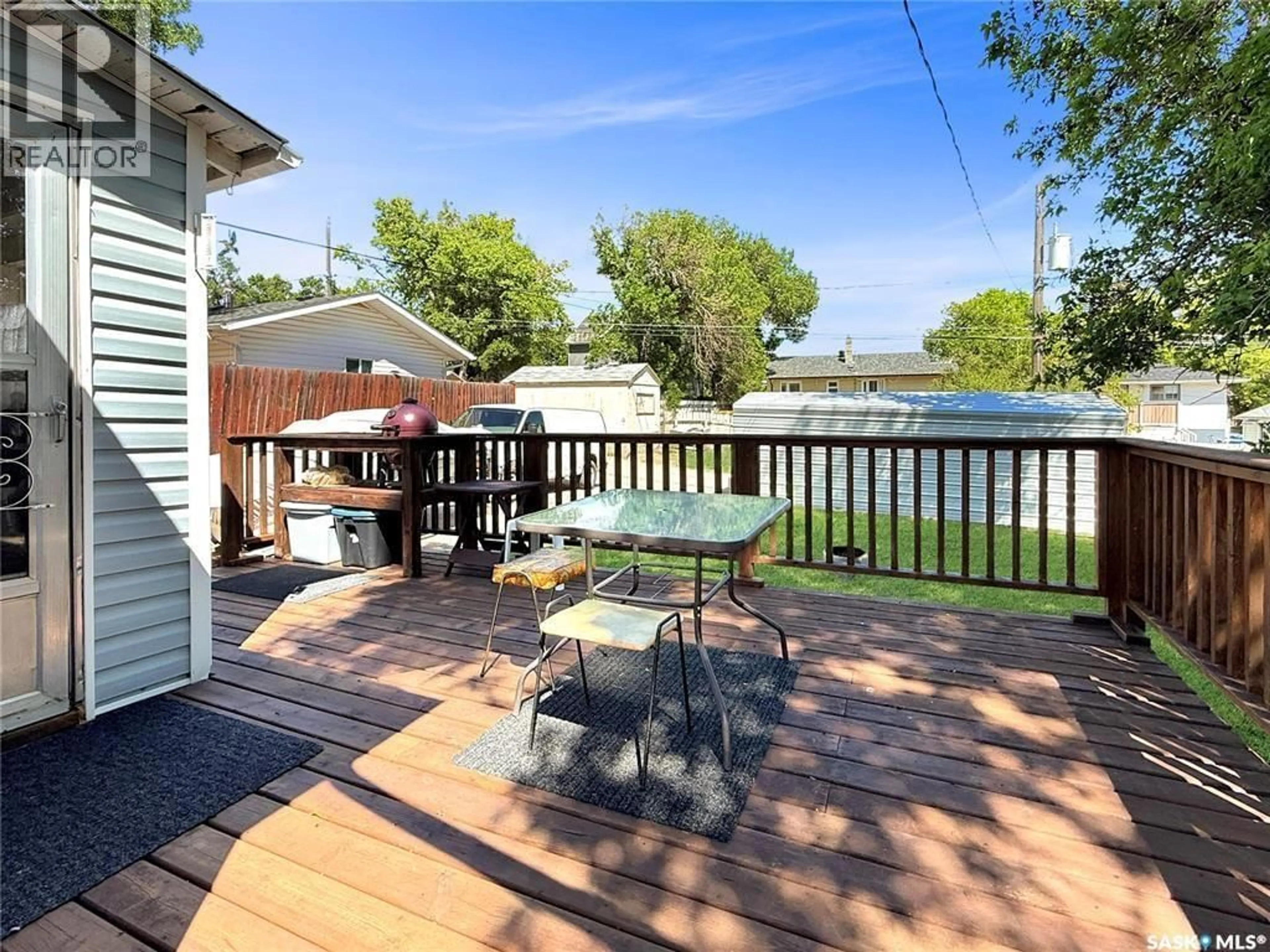 Patio, water/lake/river/ocean view for 371 9TH AVENUE, Swift Current Saskatchewan S9H1A8