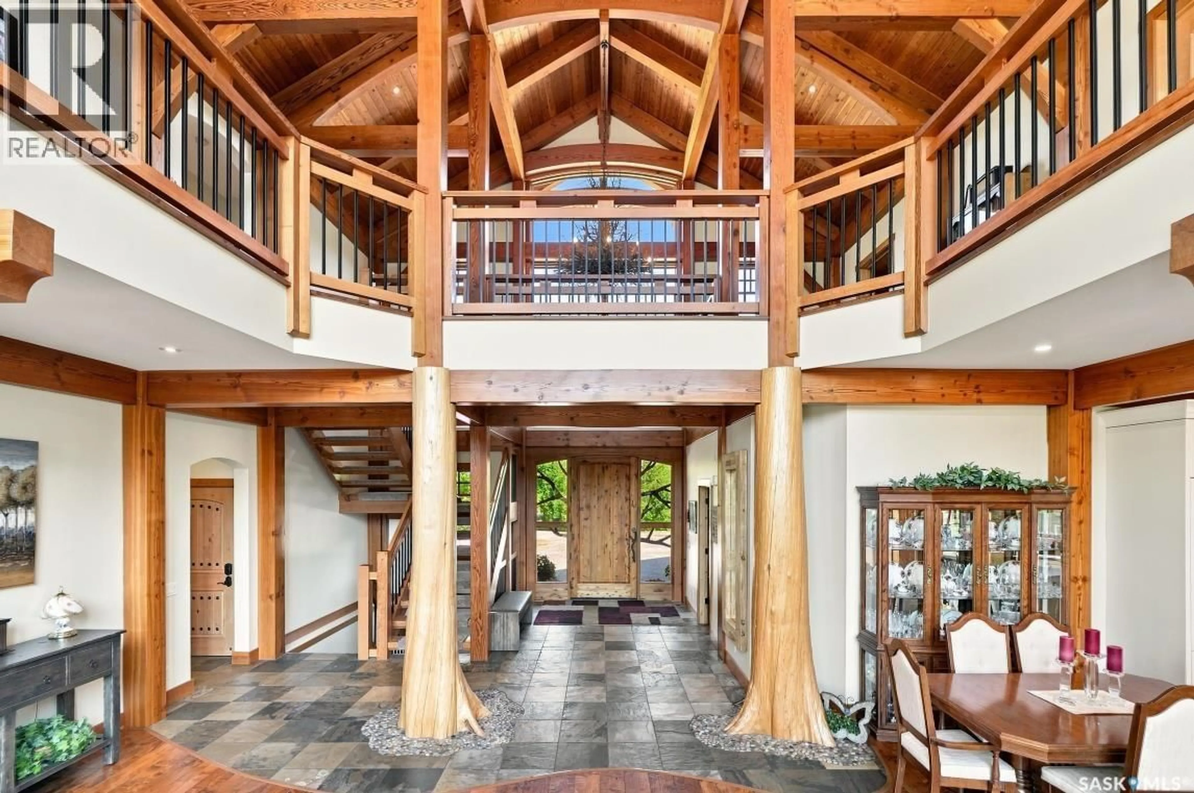 Indoor foyer for 860 GABRIEL ROAD, Corman Park Rm No. 344 Saskatchewan S7T1A8