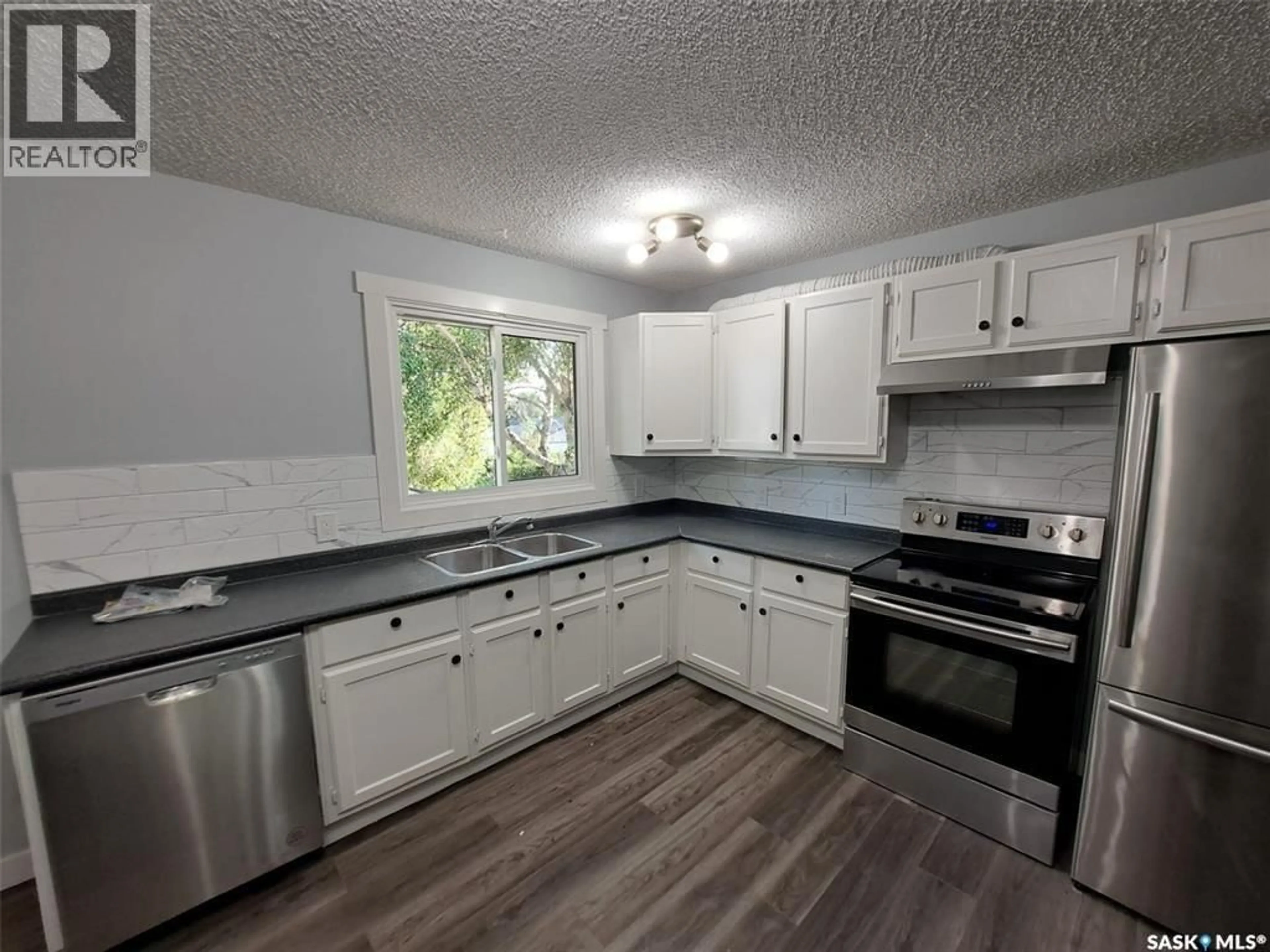 Standard kitchen, unknown for 3629 CENTENNIAL DRIVE, Saskatoon Saskatchewan S7L5E9