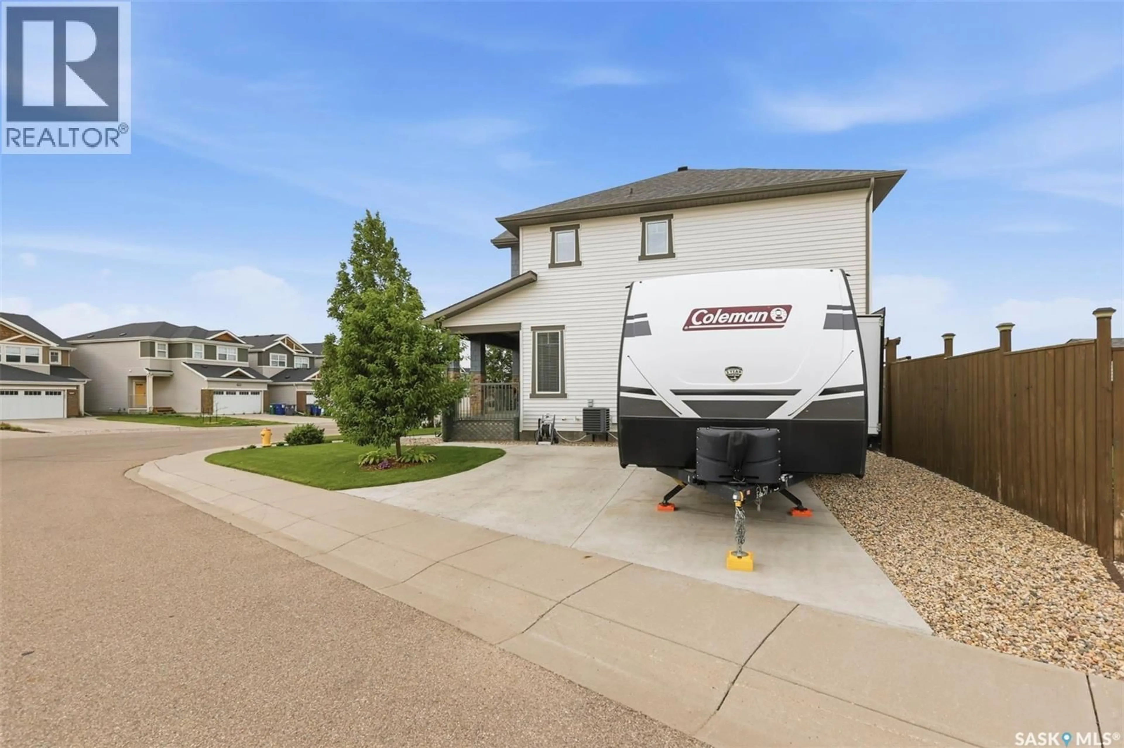Home with vinyl exterior material, street for 1040 KOLYNCHUK CRESCENT, Saskatoon Saskatchewan S7T0X4