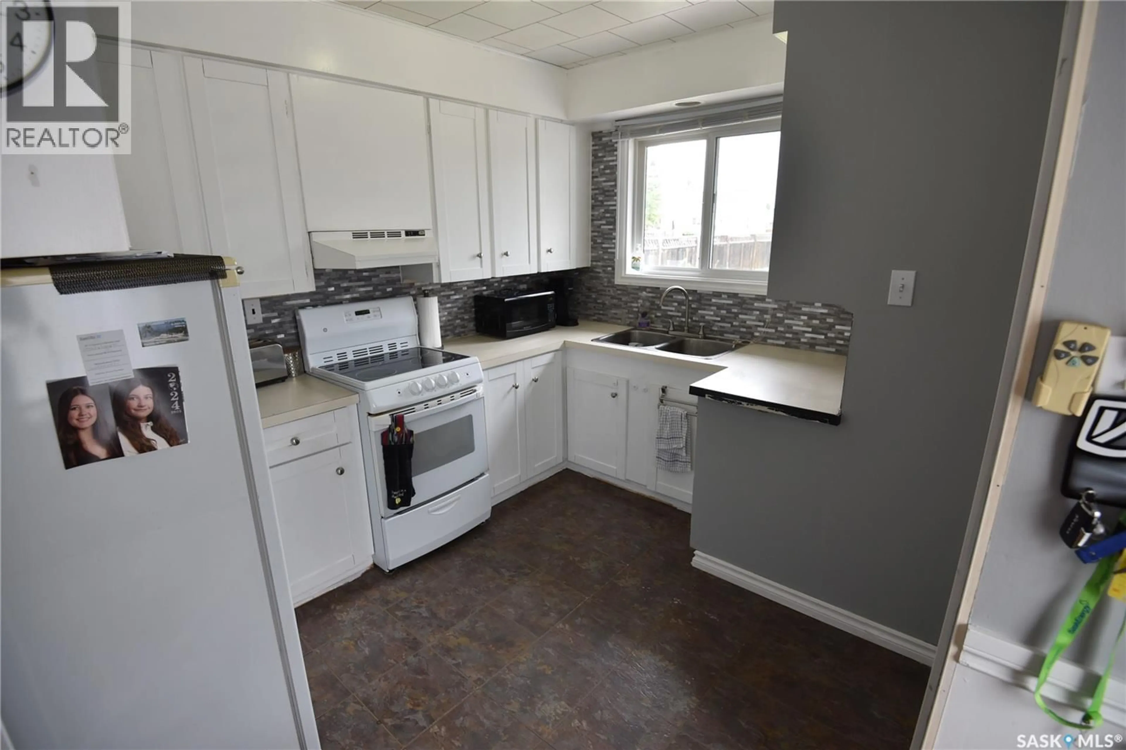 Standard kitchen, unknown for 415 8TH AVENUE, Nipawin Saskatchewan S0E1E0