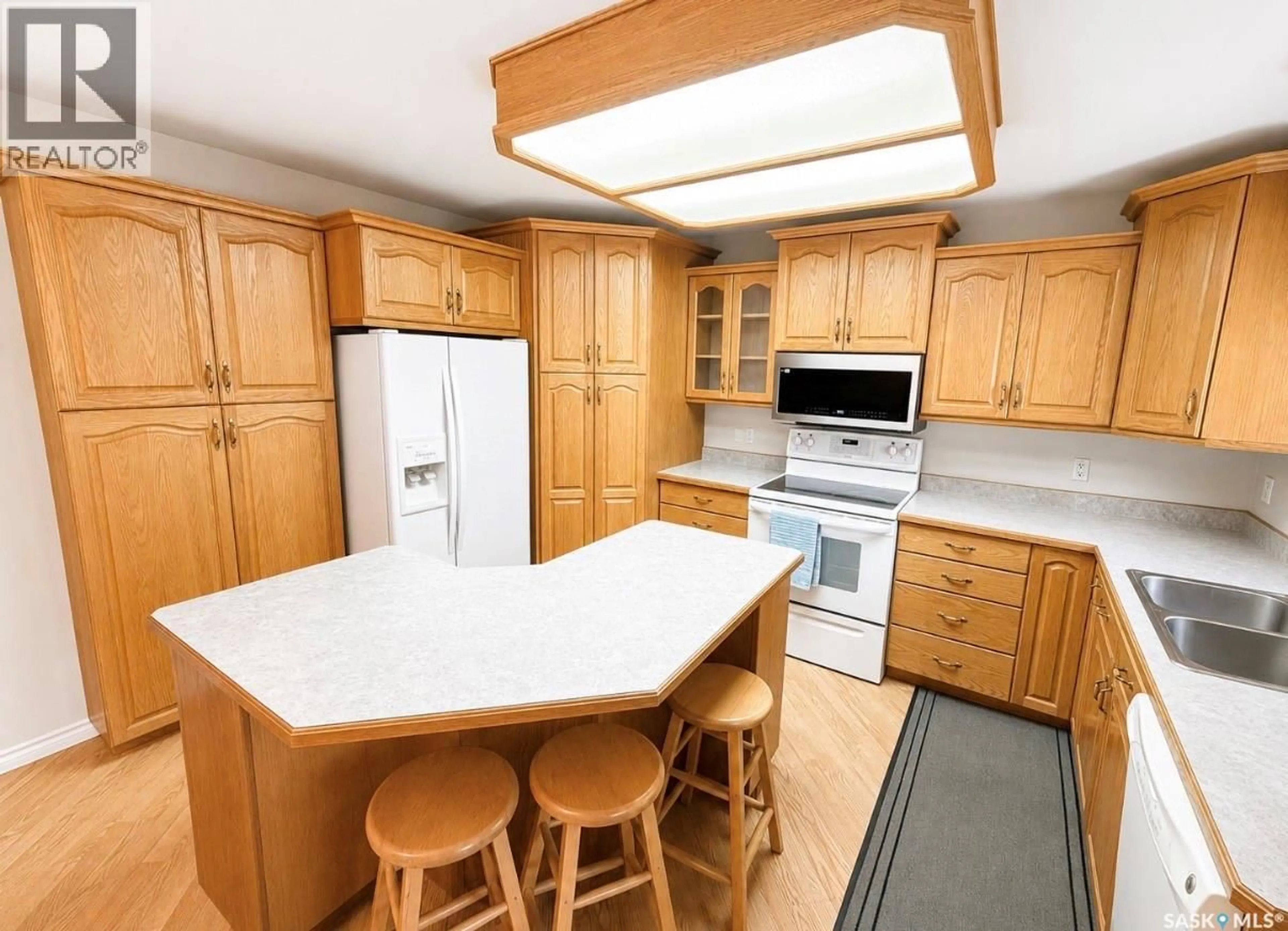 Standard kitchen, unknown for 204 BROWNLEE STREET, Herbert Saskatchewan S0H2A0