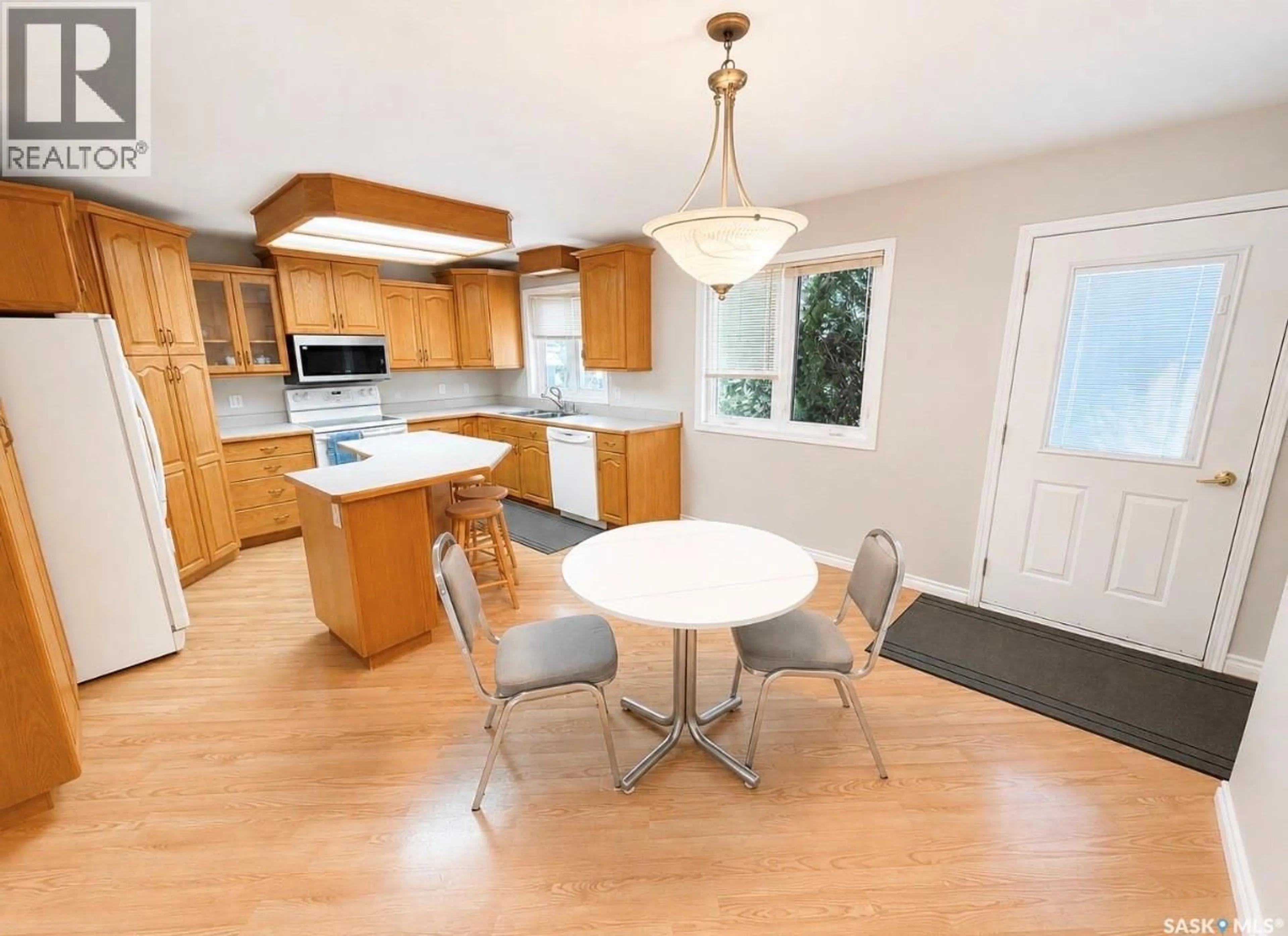 Open concept kitchen, unknown for 204 BROWNLEE STREET, Herbert Saskatchewan S0H2A0