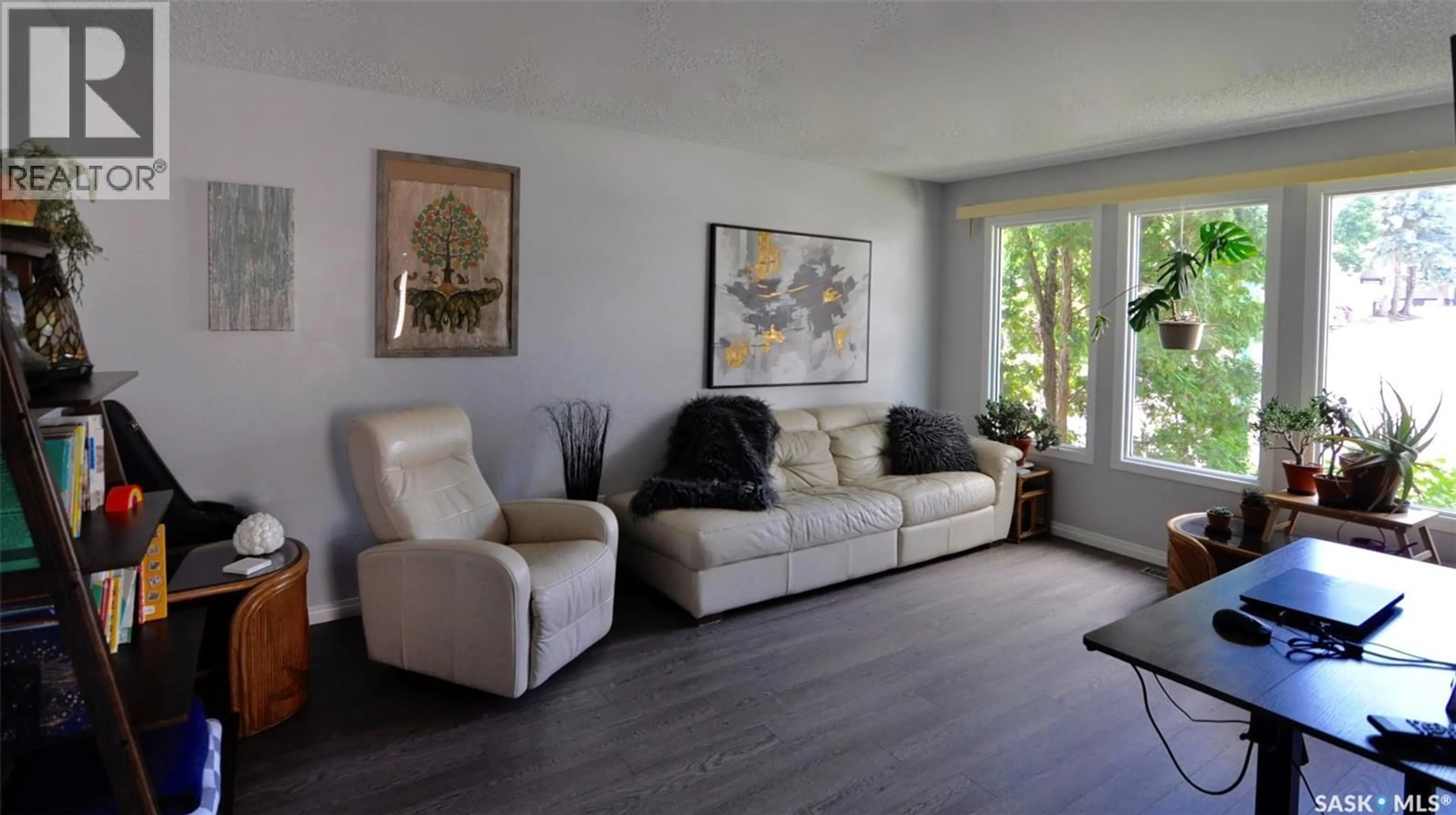 Living room with furniture, unknown for 407 WATHAMAN CRESCENT, Saskatoon Saskatchewan S7K4P8