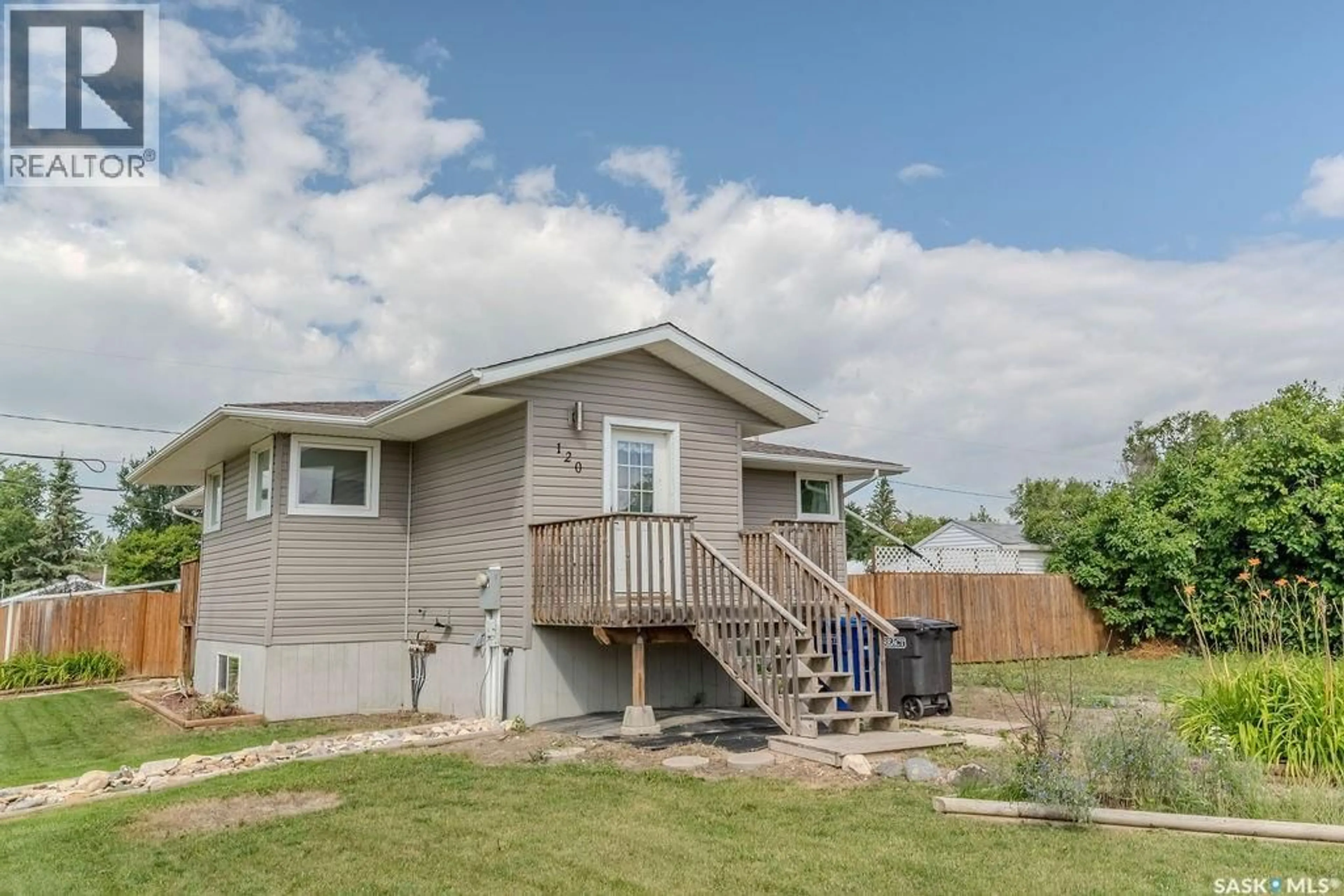 Home with vinyl exterior material, unknown for 120 1ST STREET, Wakaw Saskatchewan S0K4P0