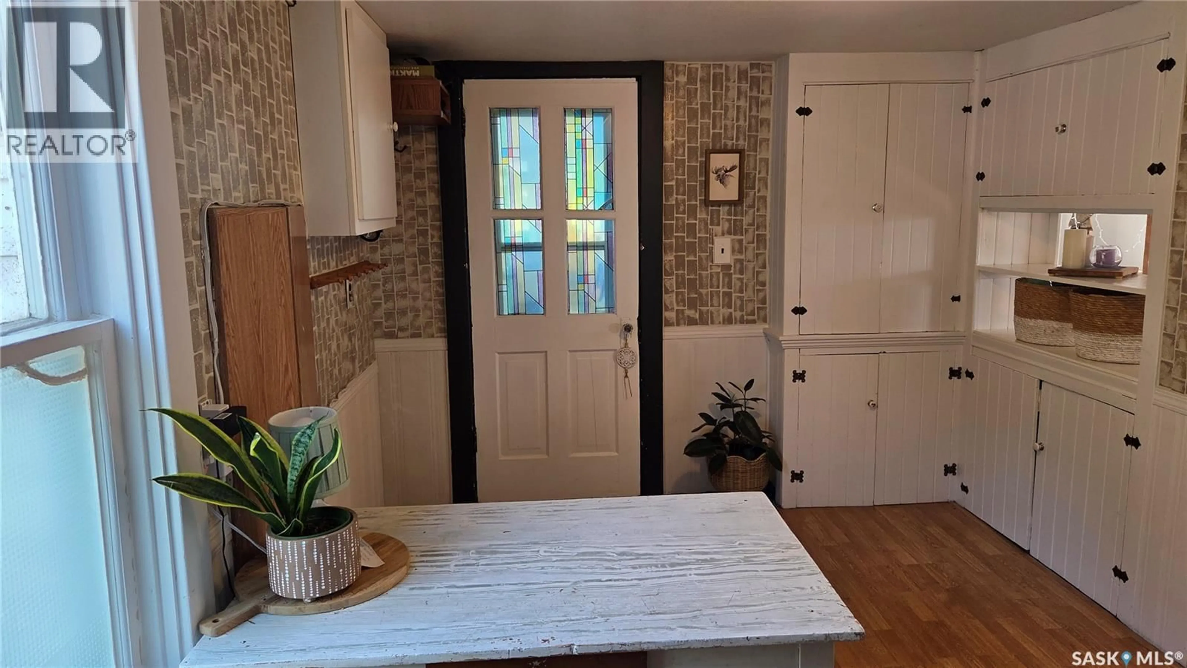 Indoor entryway for 208 2ND AVENUE, Mortlach Saskatchewan S0H3E0