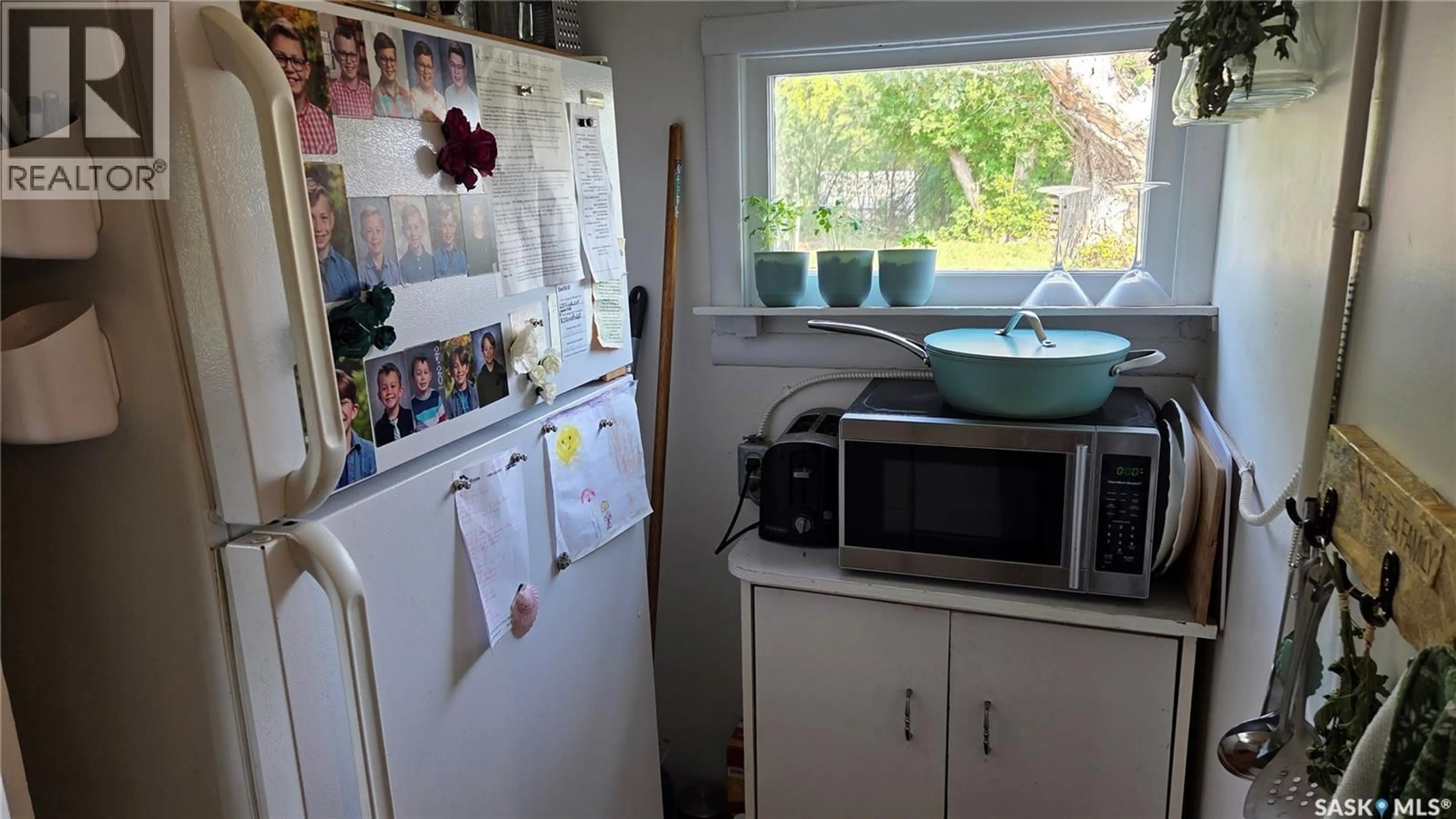 Standard kitchen, unknown for 208 2ND AVENUE, Mortlach Saskatchewan S0H3E0
