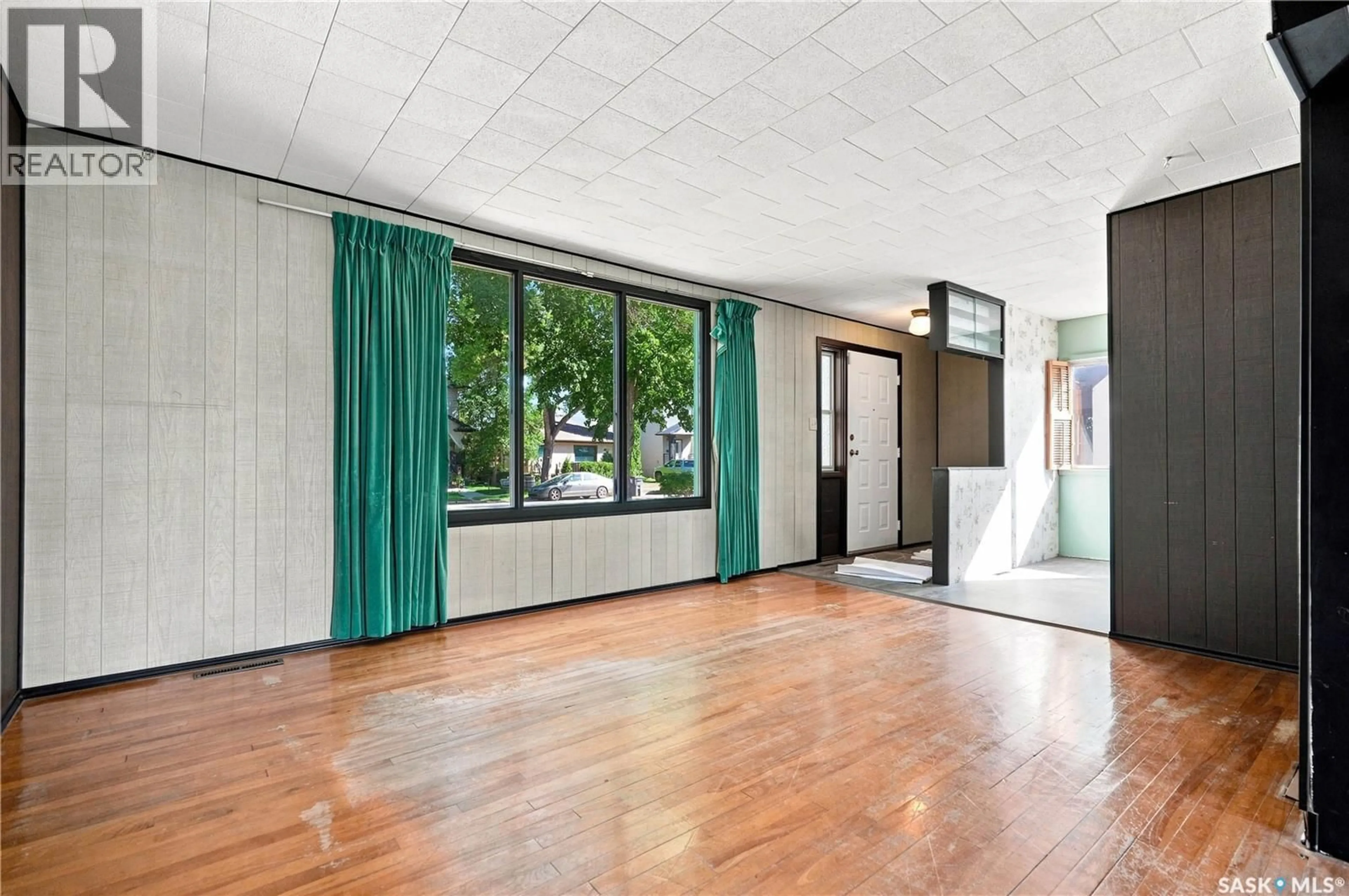 Indoor foyer for 125 111TH STREET, Saskatoon Saskatchewan S7N1T1