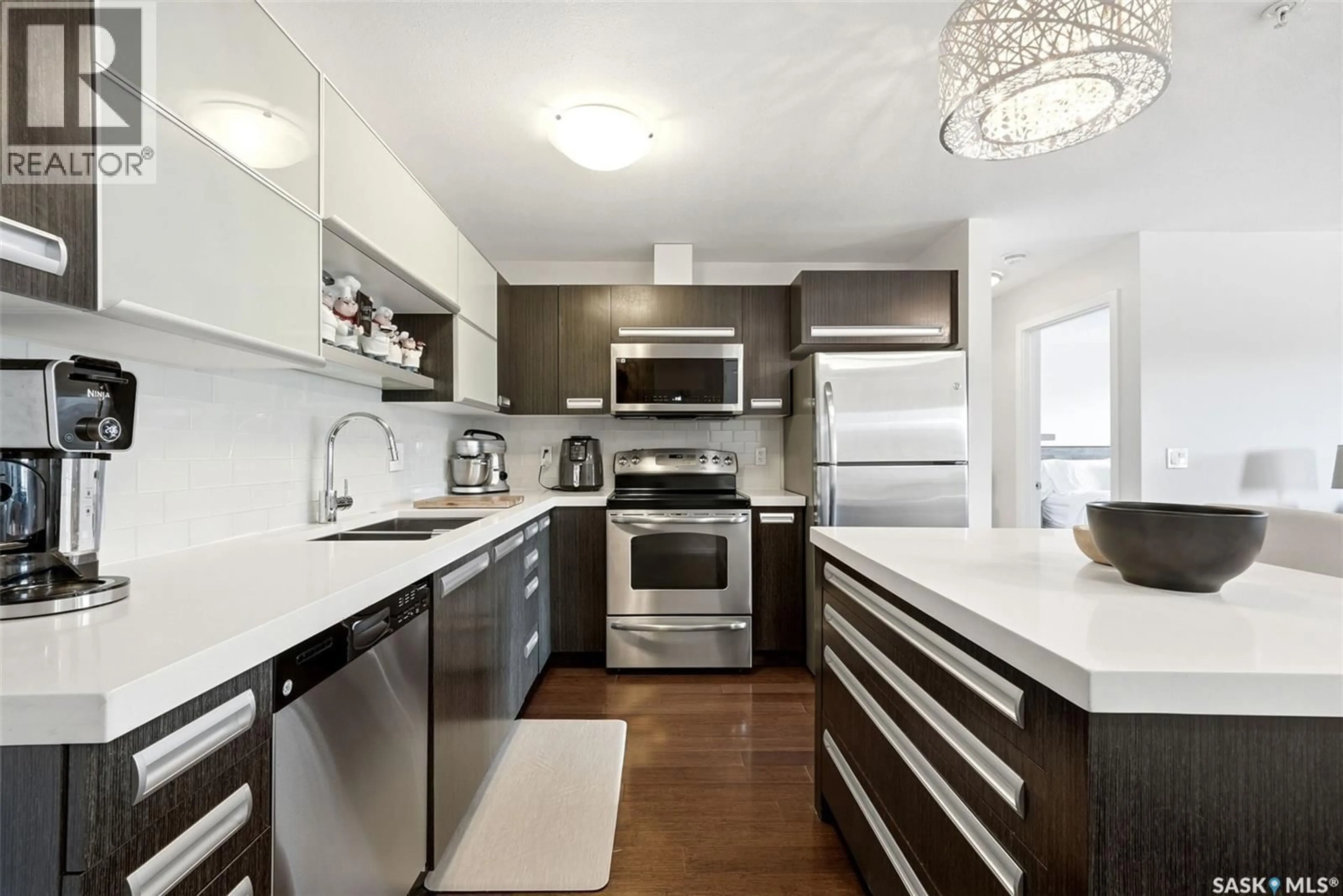 Contemporary kitchen, unknown for 205 - 1610 DAKOTA DRIVE, Regina Saskatchewan S4Z0A5