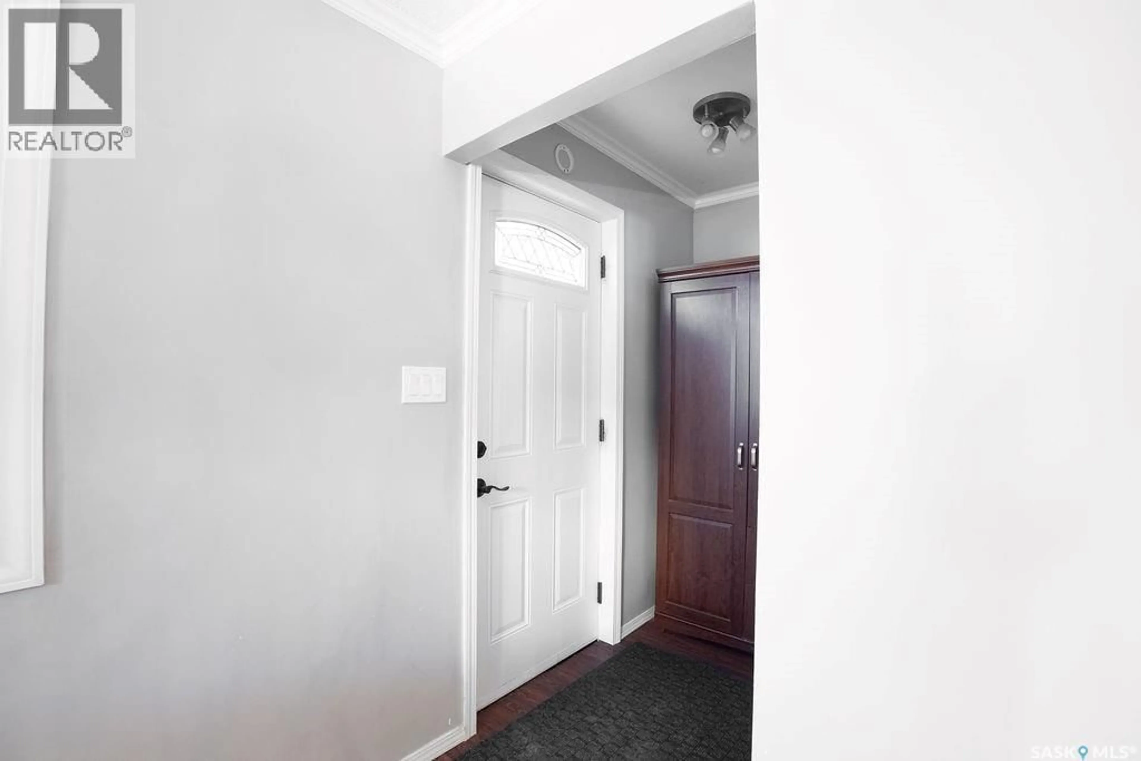 Indoor entryway for 702 29TH STREET, Saskatoon Saskatchewan S7L0N1