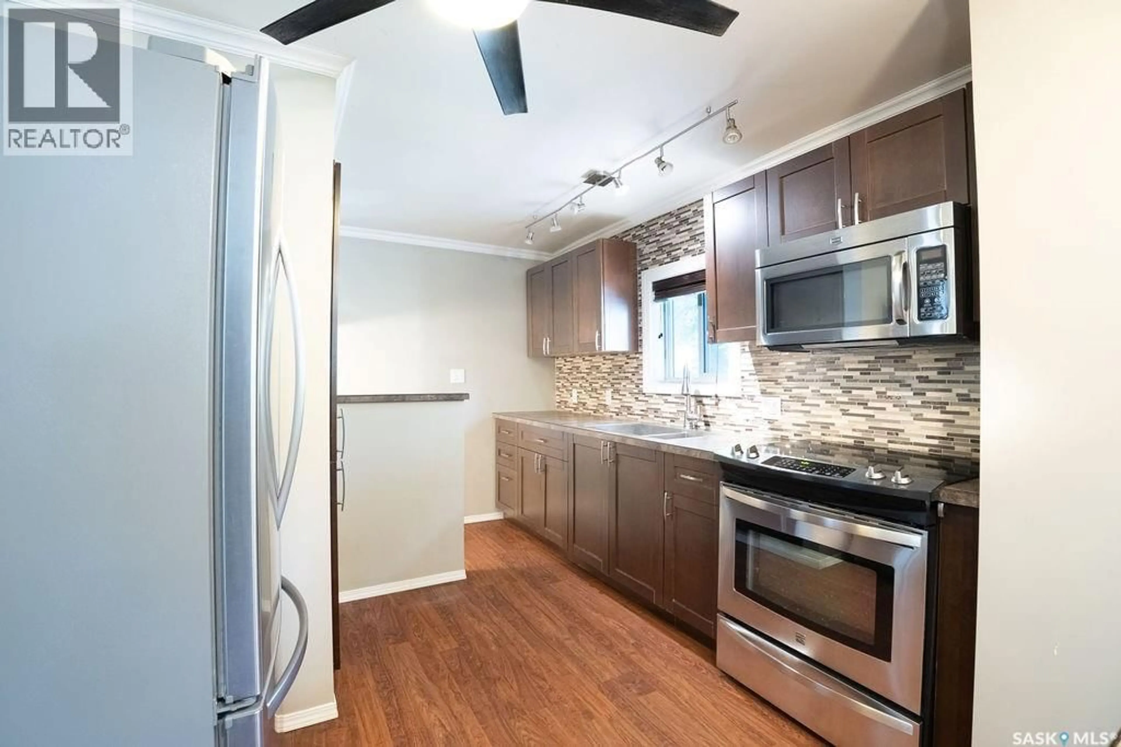 Standard kitchen, unknown for 702 29TH STREET, Saskatoon Saskatchewan S7L0N1