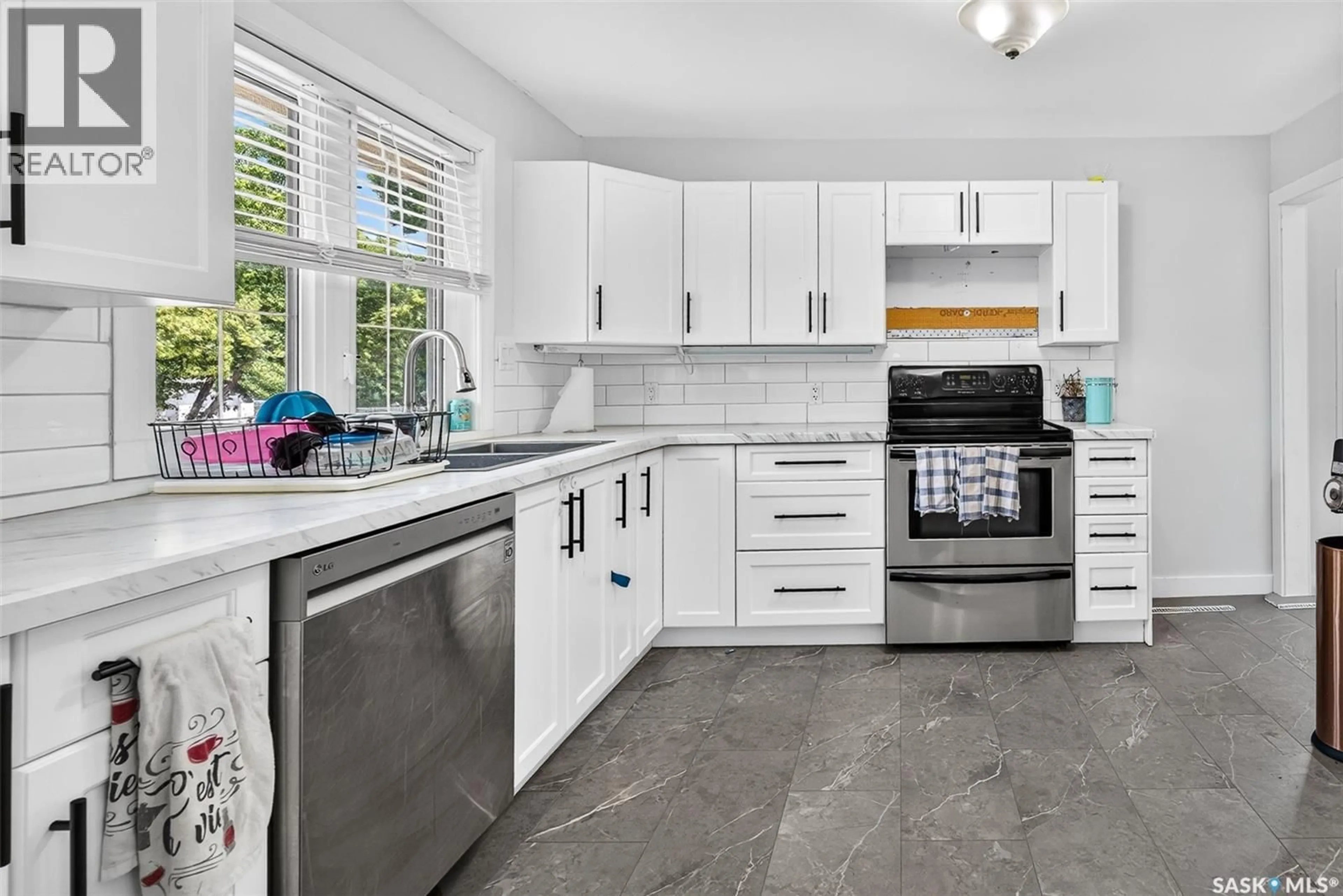Contemporary kitchen, ceramic/tile floor for 1249 GRACE STREET, Moose Jaw Saskatchewan S6H3C6