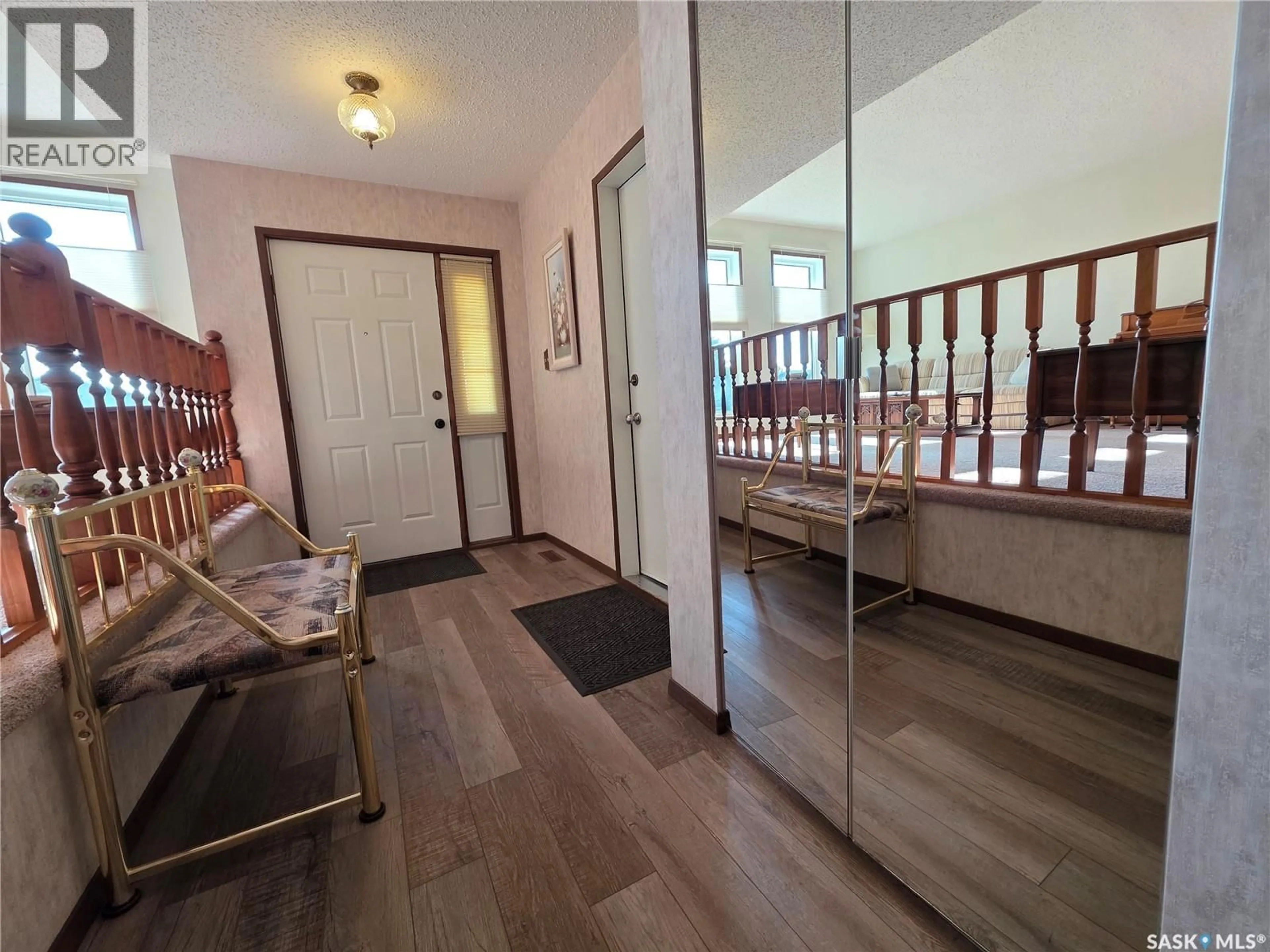 Indoor foyer for 411 MILBURN CRESCENT, Swift Current Saskatchewan S9H4X8
