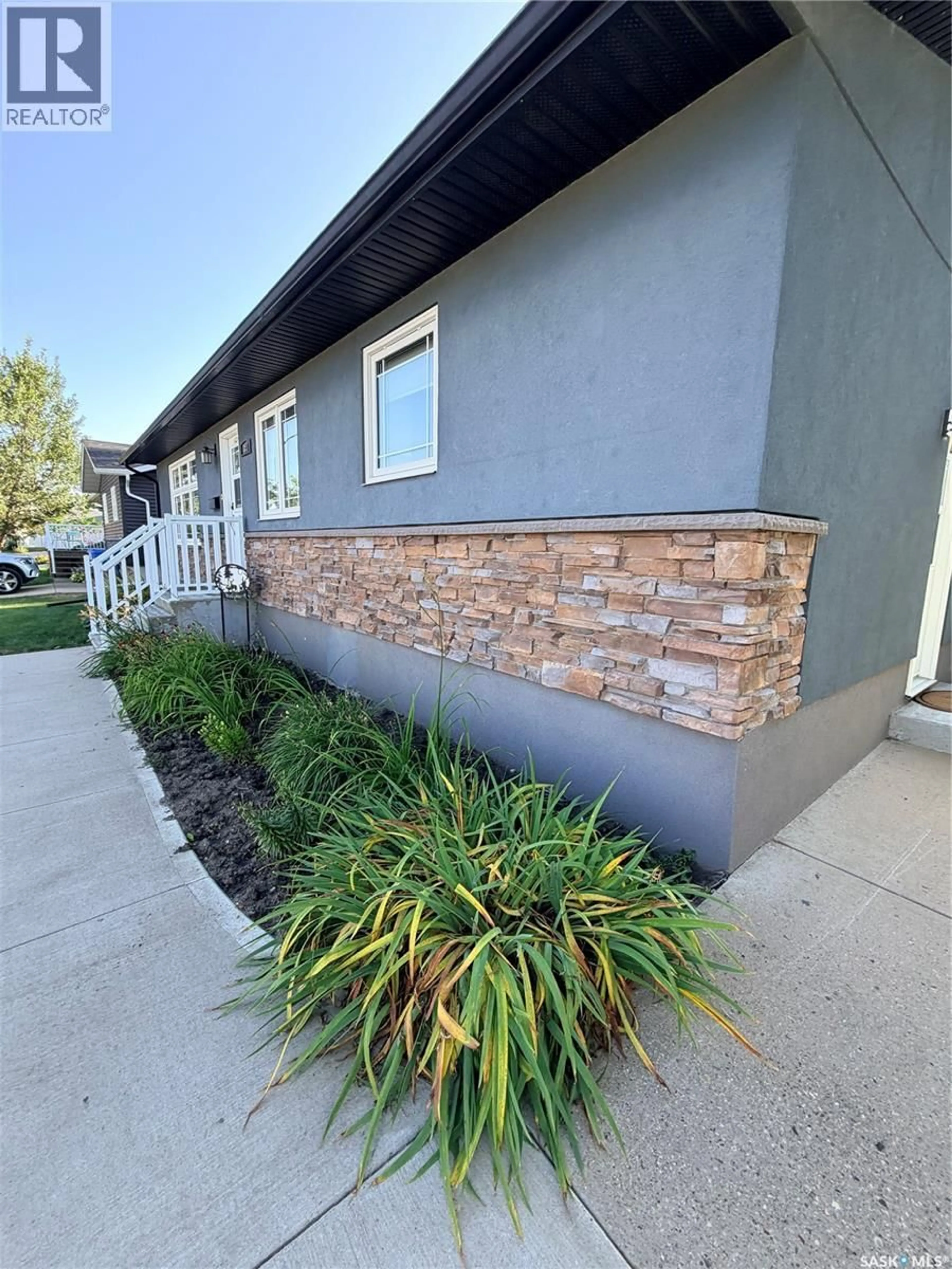 Home with brick exterior material, street for 481 WILLOW BAY, Estevan Saskatchewan S4A2G3