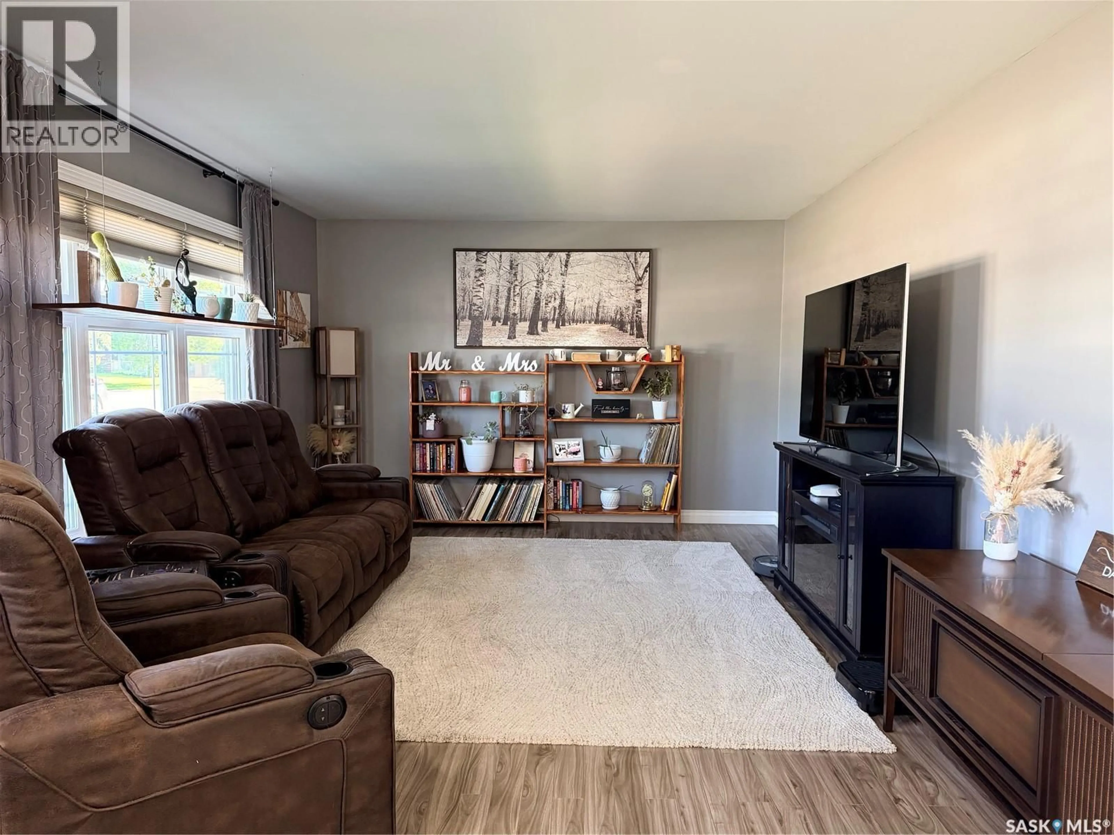Living room with furniture, unknown for 481 WILLOW BAY, Estevan Saskatchewan S4A2G3