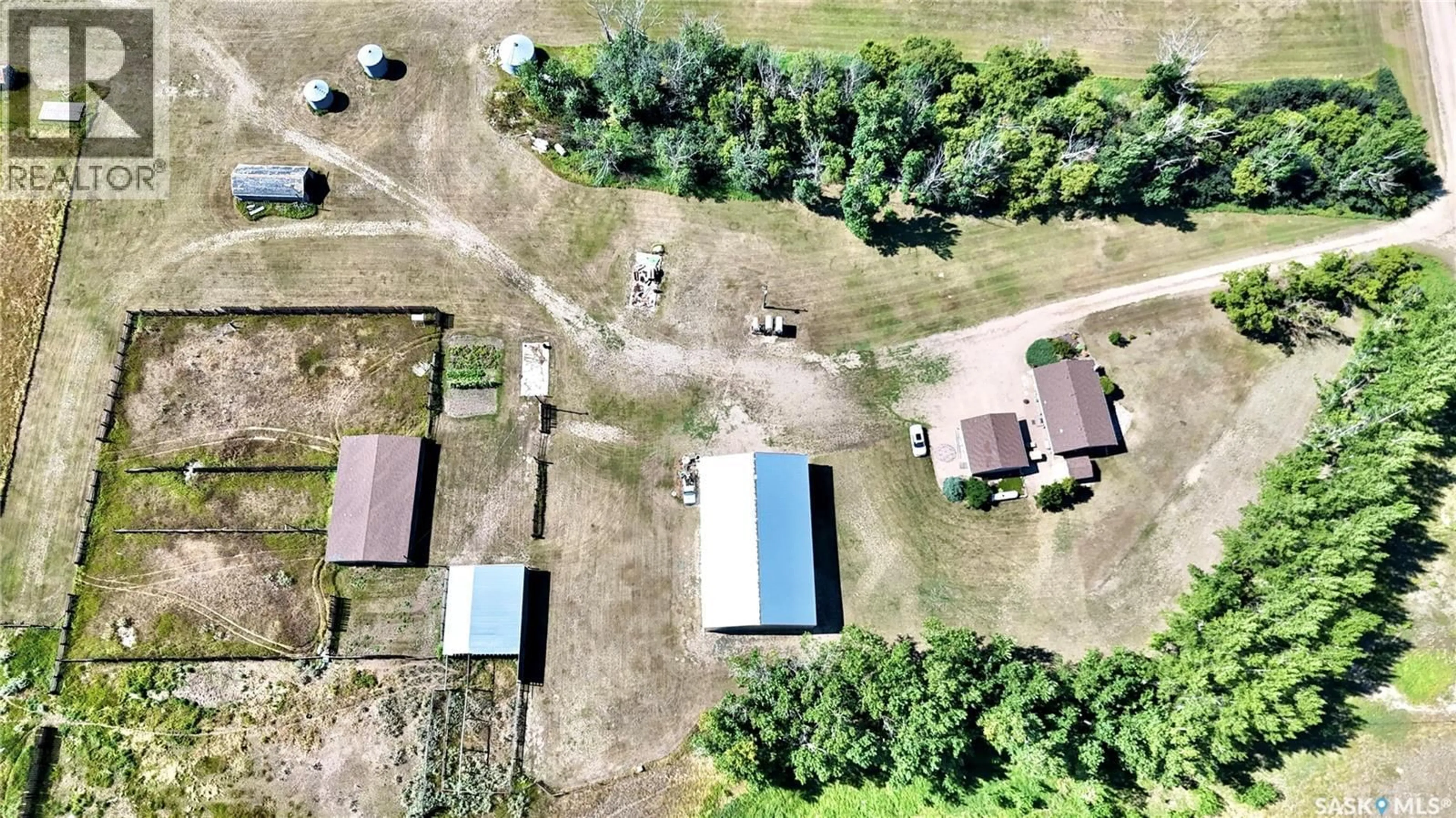 A pic from outside/outdoor area/front of a property/back of a property/a pic from drone, building for NORTH DAVIDSON ACREAGE, Mccraney Rm No. 282 Saskatchewan S0G1A0