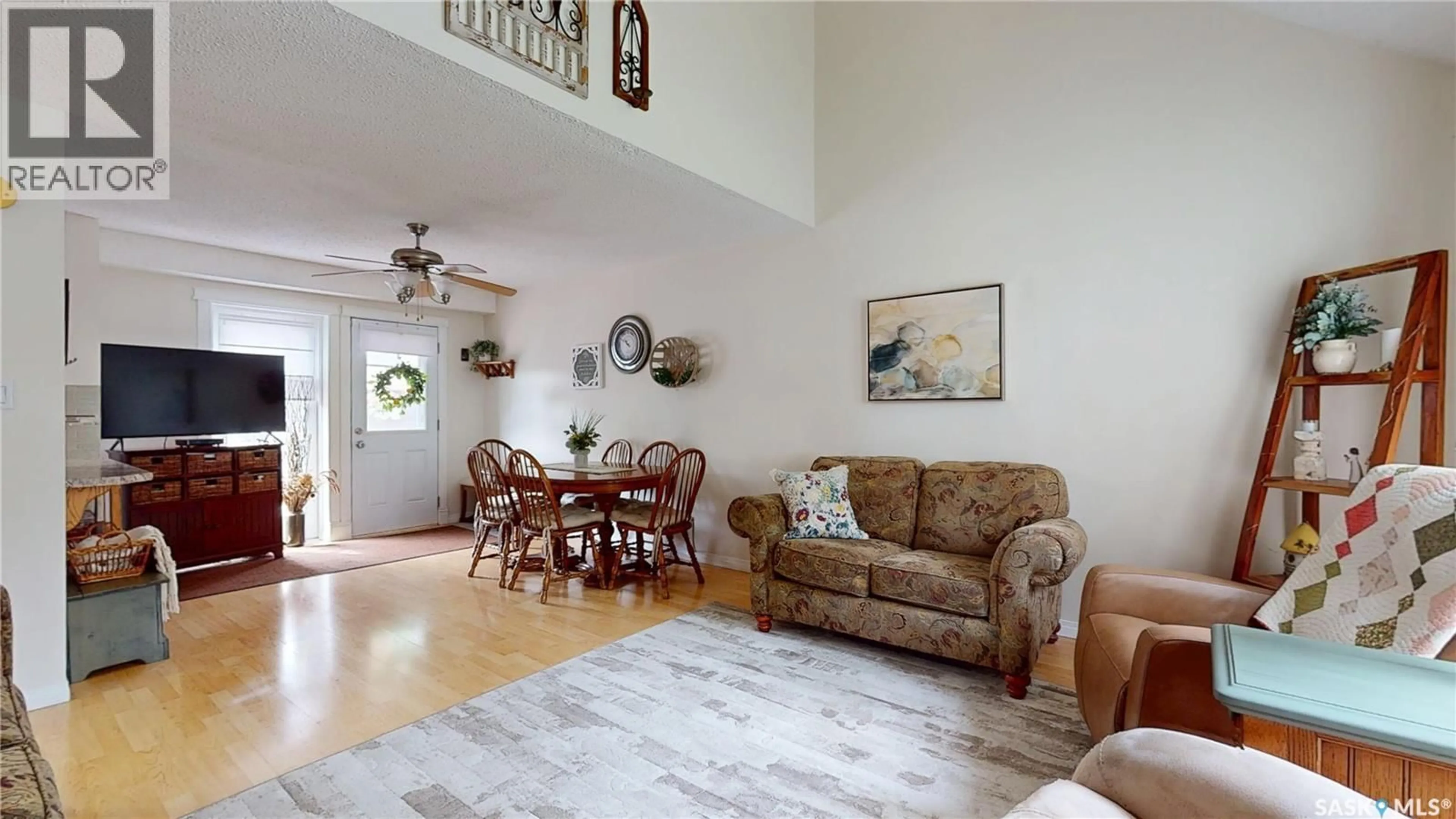 Living room with furniture, wood/laminate floor for 1015 GRAHAM ROAD, Regina Saskatchewan S4N5Z5